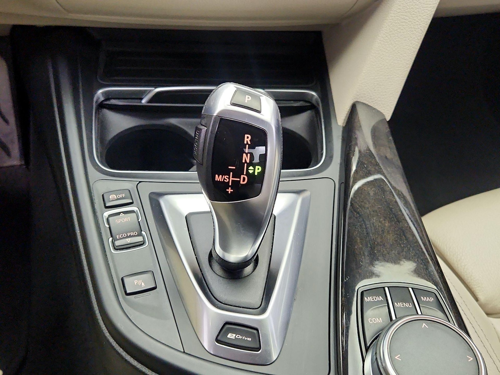 2018 BMW 3 Series 330e - Photo 19