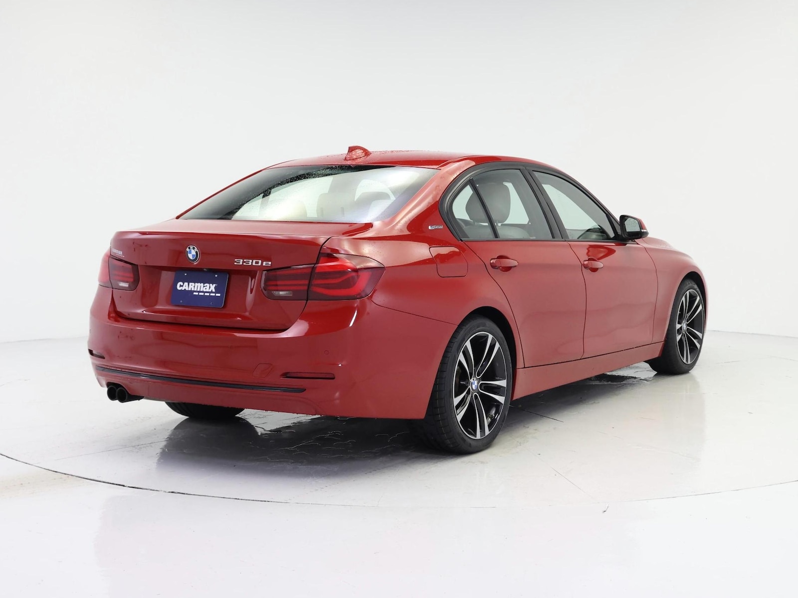 2018 BMW 3 Series 330e - Photo 9