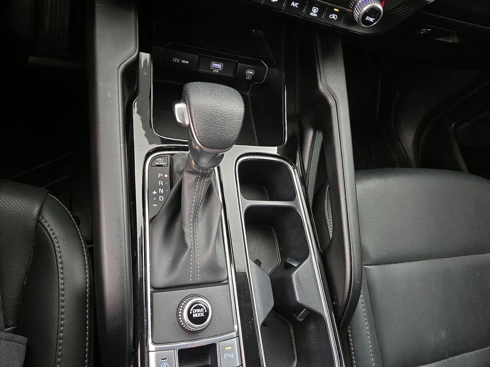 2024 Kia Telluride LX - Photo 19