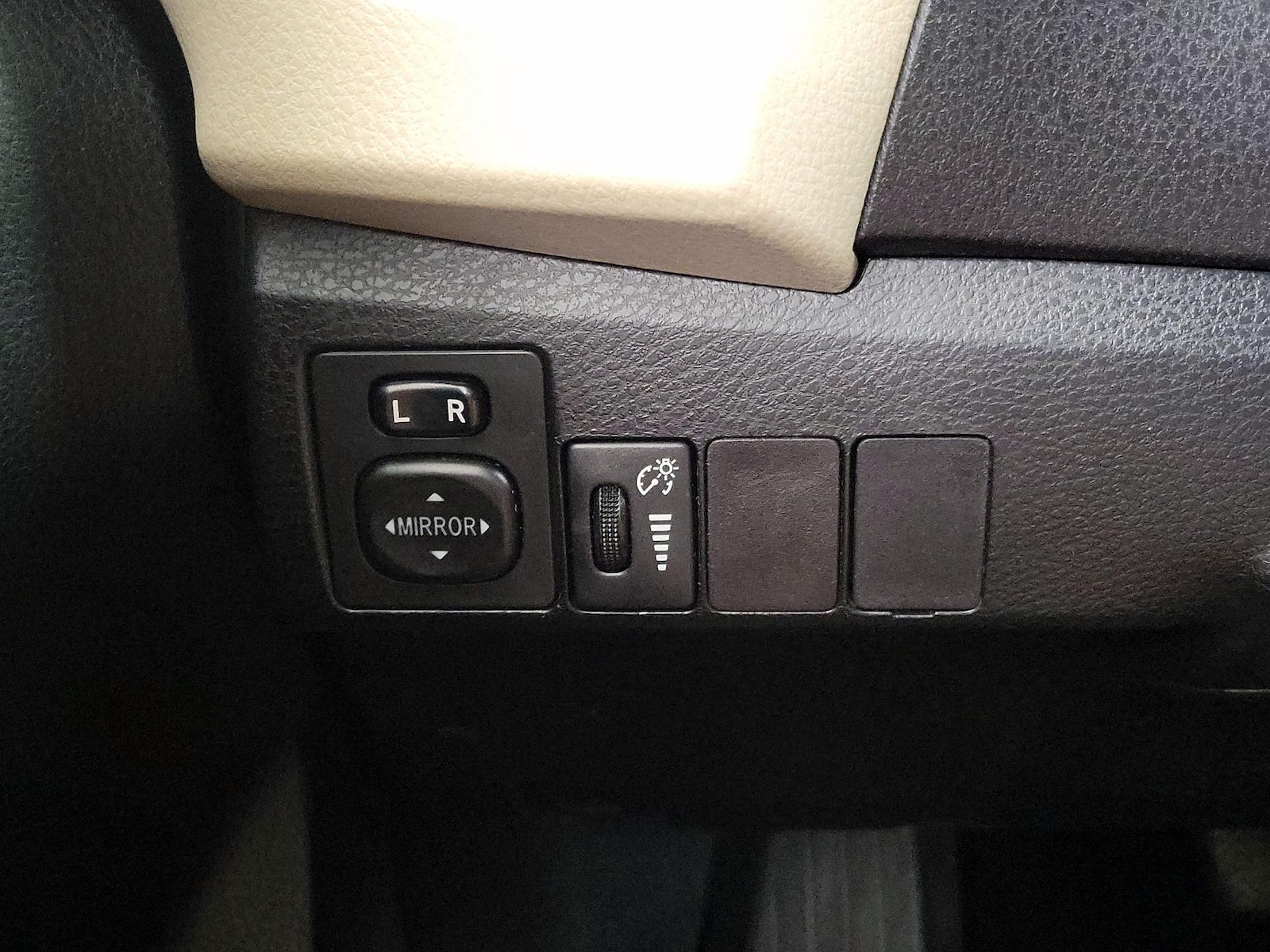 2016 Toyota Corolla LE - Photo 14