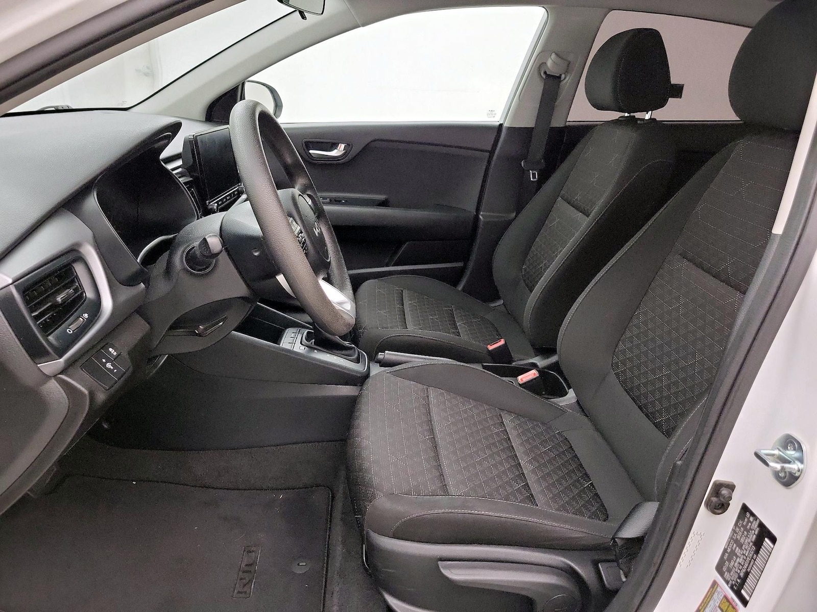 2023 Kia Rio LX - Photo 12