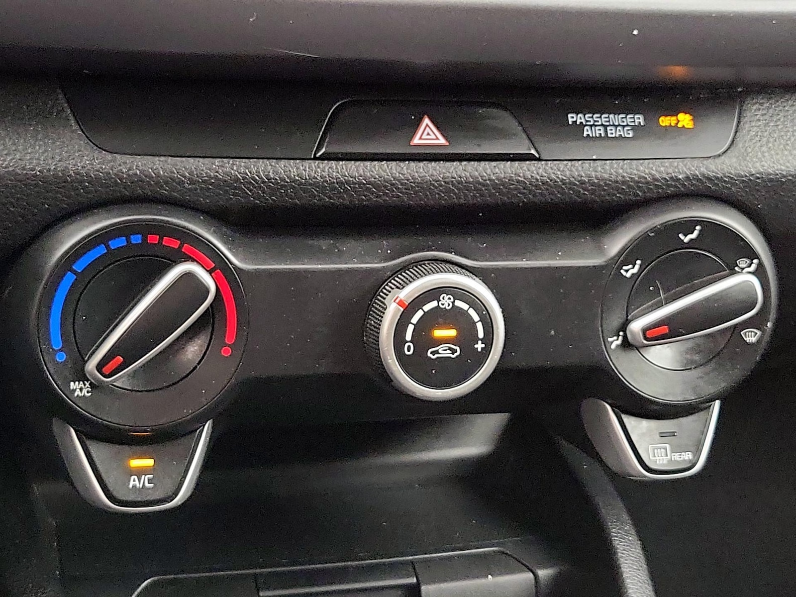 2023 Kia Rio LX - Photo 17