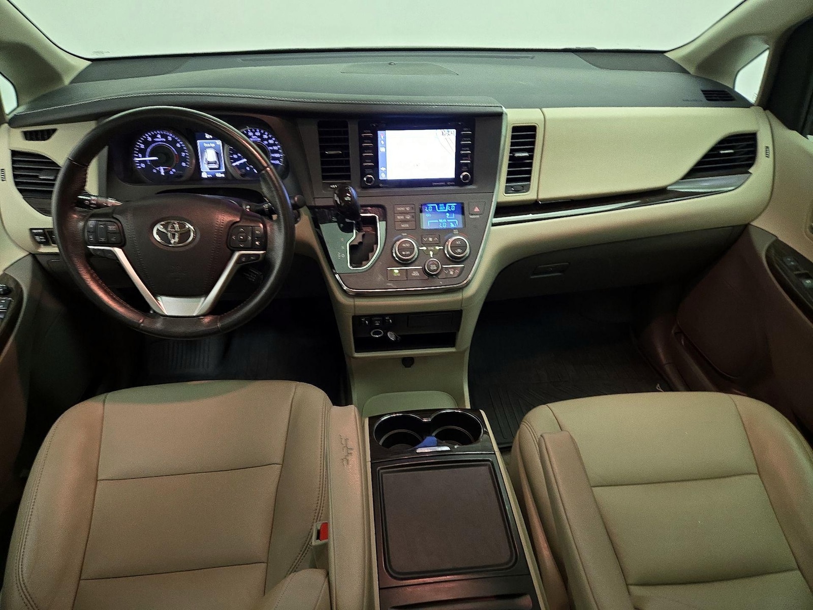 2019 Toyota Sienna XLE - Photo 10