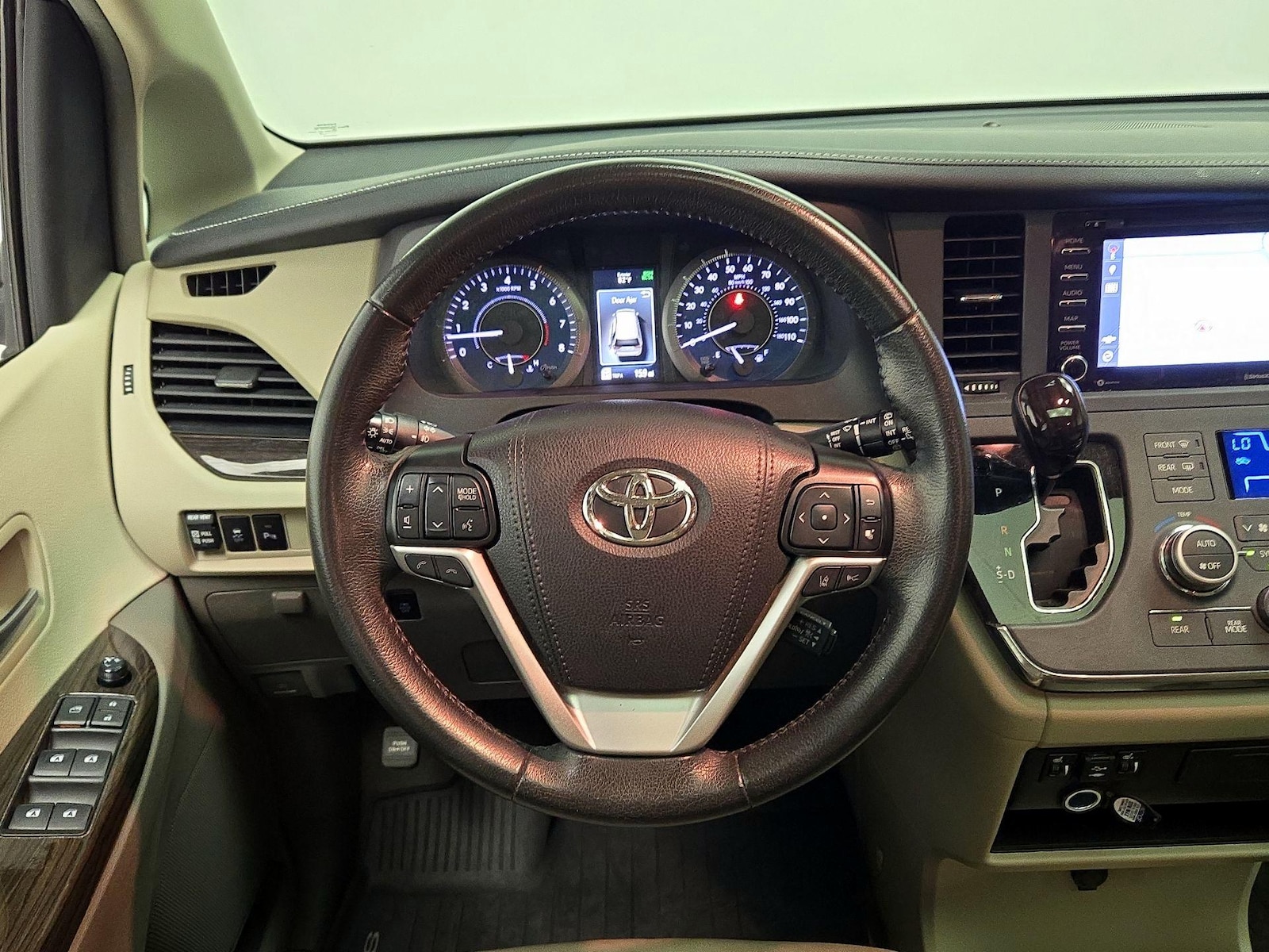 2019 Toyota Sienna XLE - Photo 11