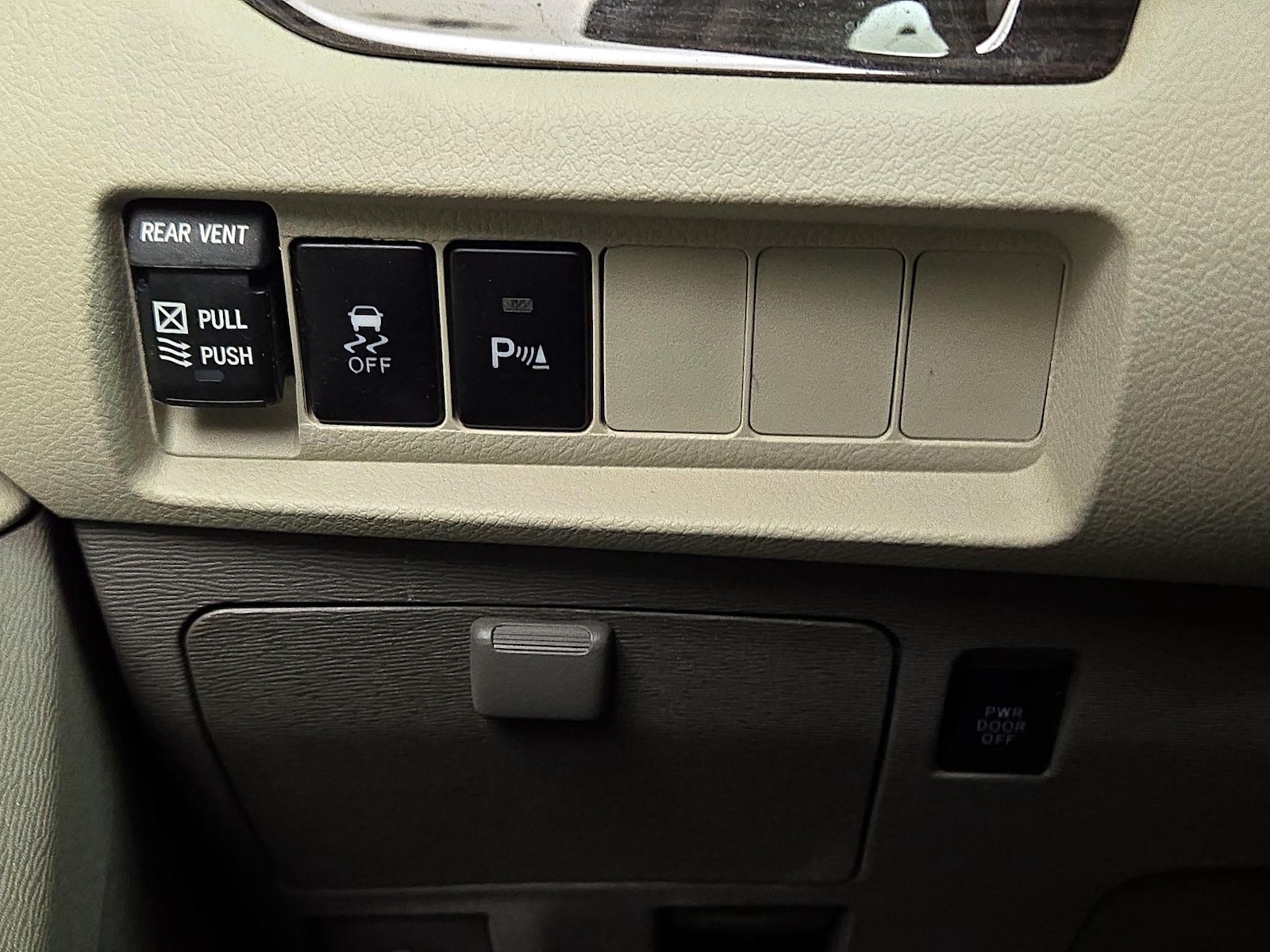2019 Toyota Sienna XLE - Photo 14