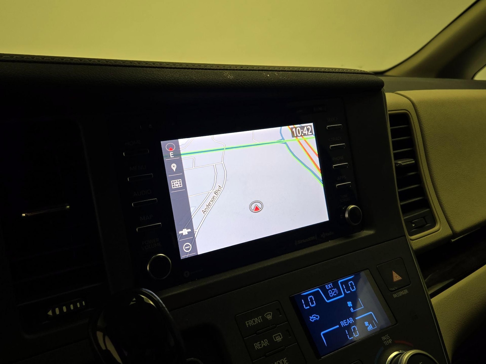 2019 Toyota Sienna XLE - Photo 15
