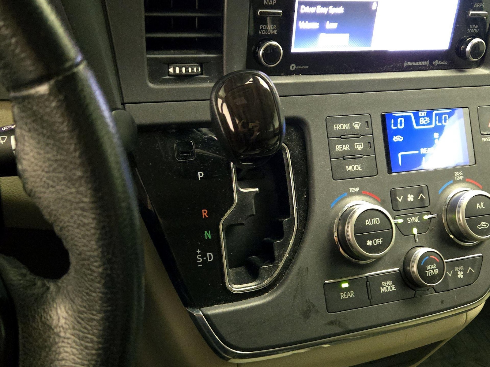 2019 Toyota Sienna XLE - Photo 19