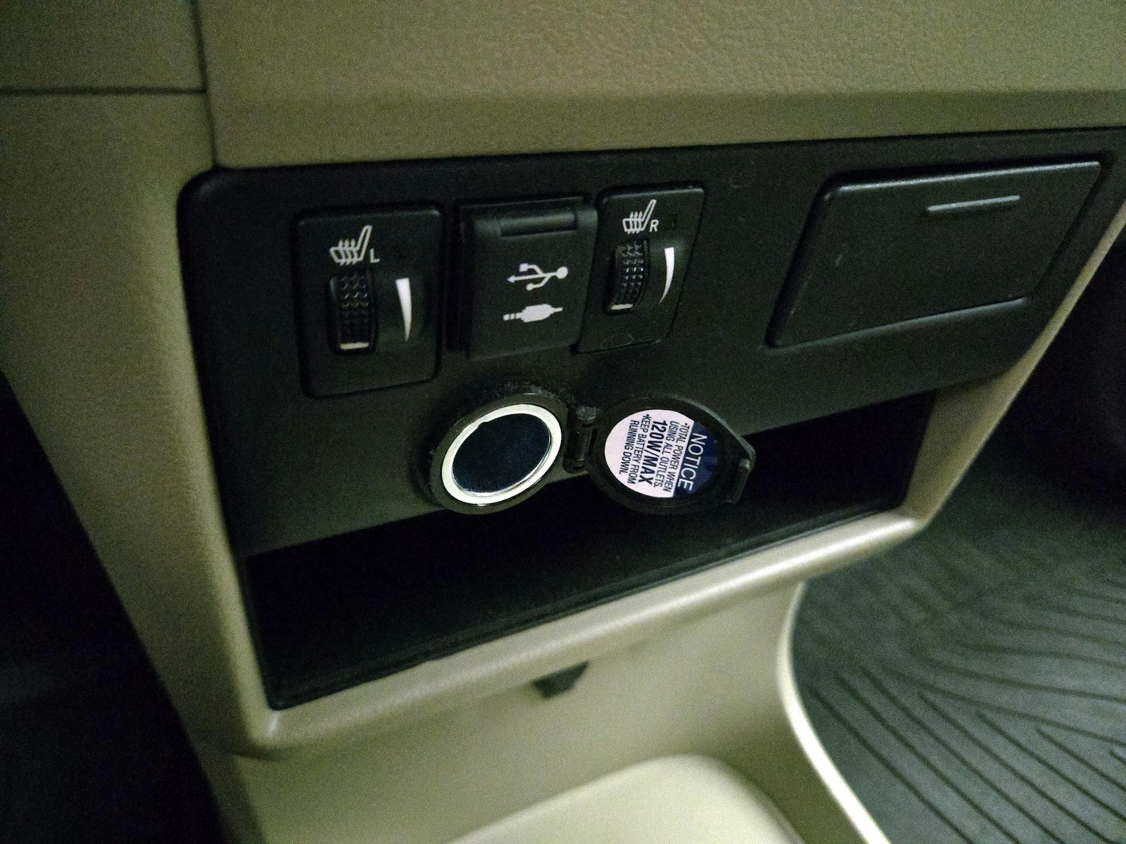 2019 Toyota Sienna XLE - Photo 20