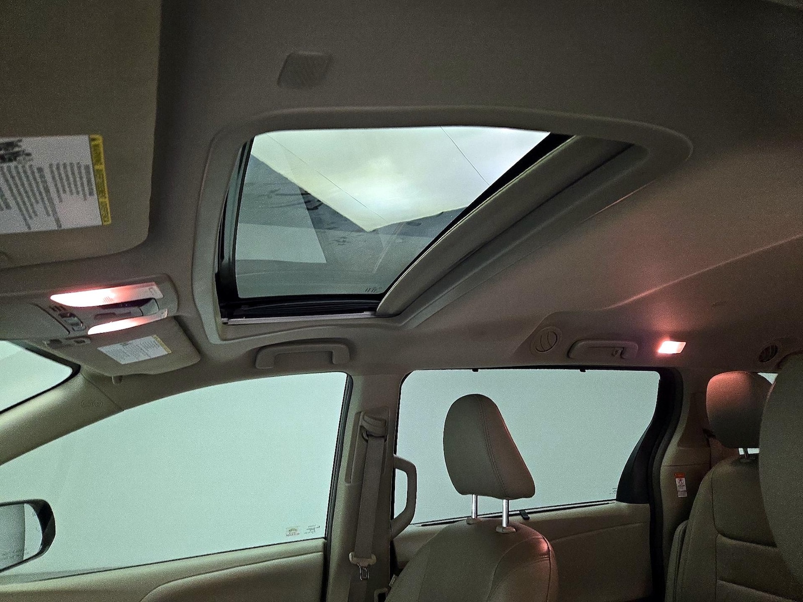 2019 Toyota Sienna XLE - Photo 21