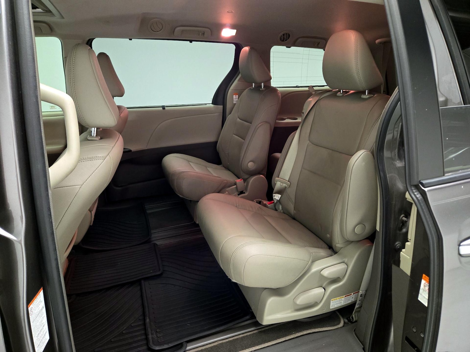 2019 Toyota Sienna XLE - Photo 22
