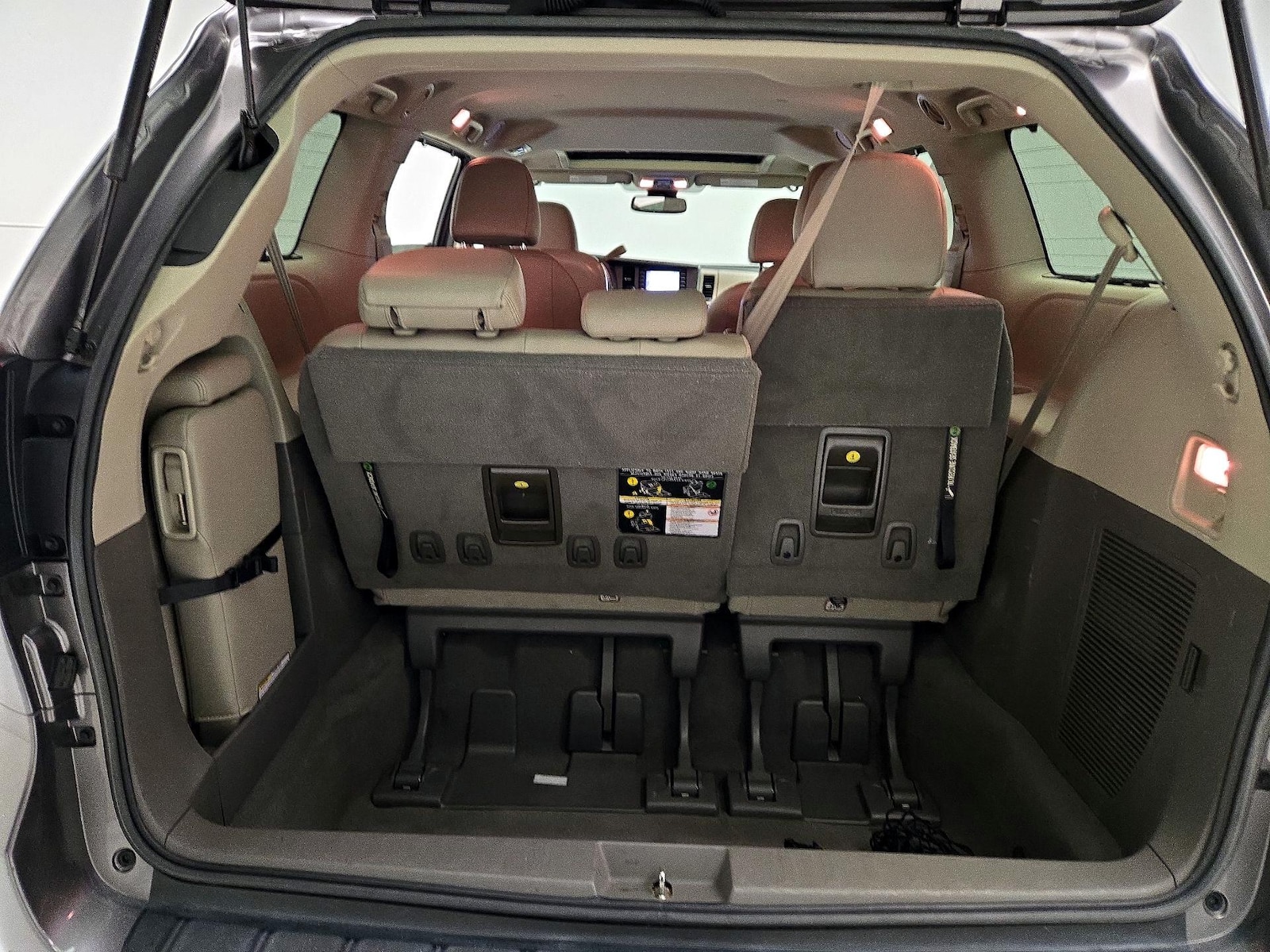 2019 Toyota Sienna XLE - Photo 24