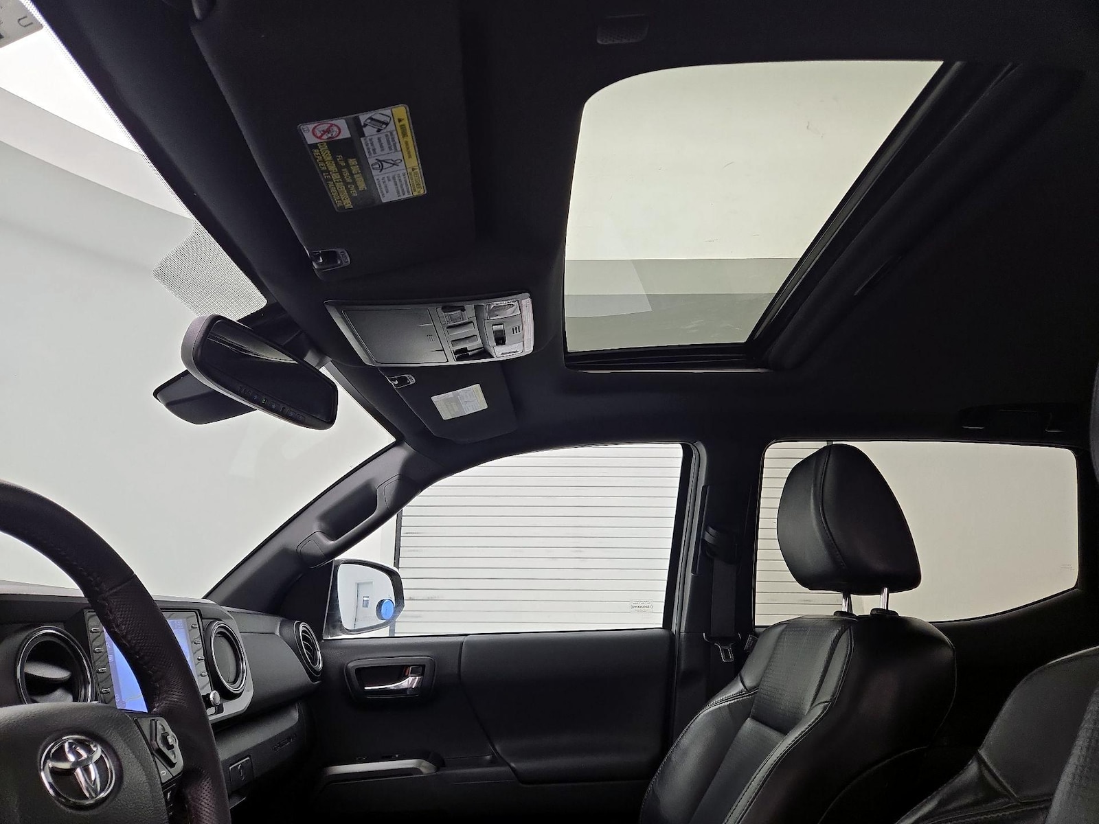 Sunroof(s) & Overhead Airbags