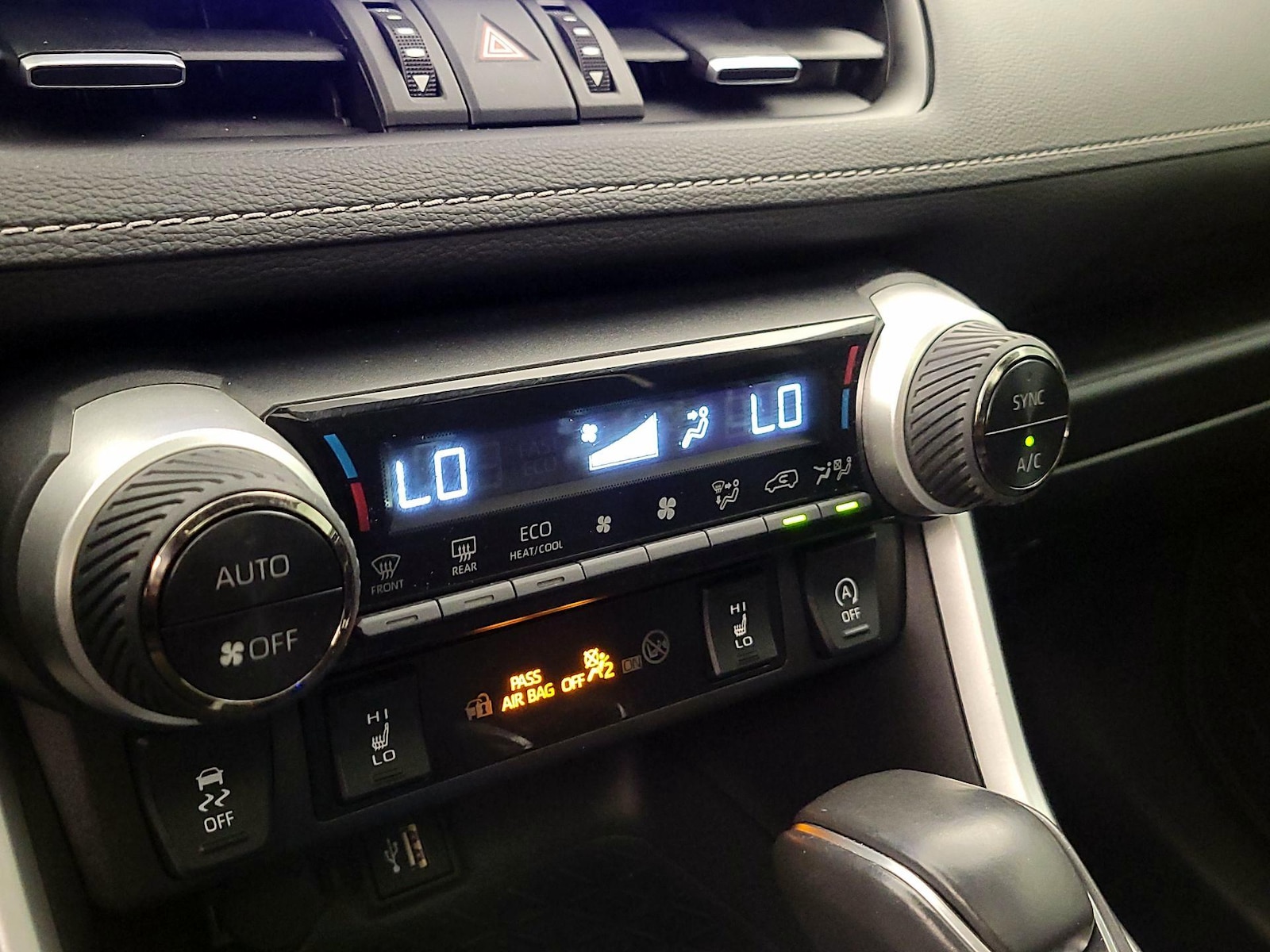 2024 Toyota RAV4 XLE Premium - Photo 17