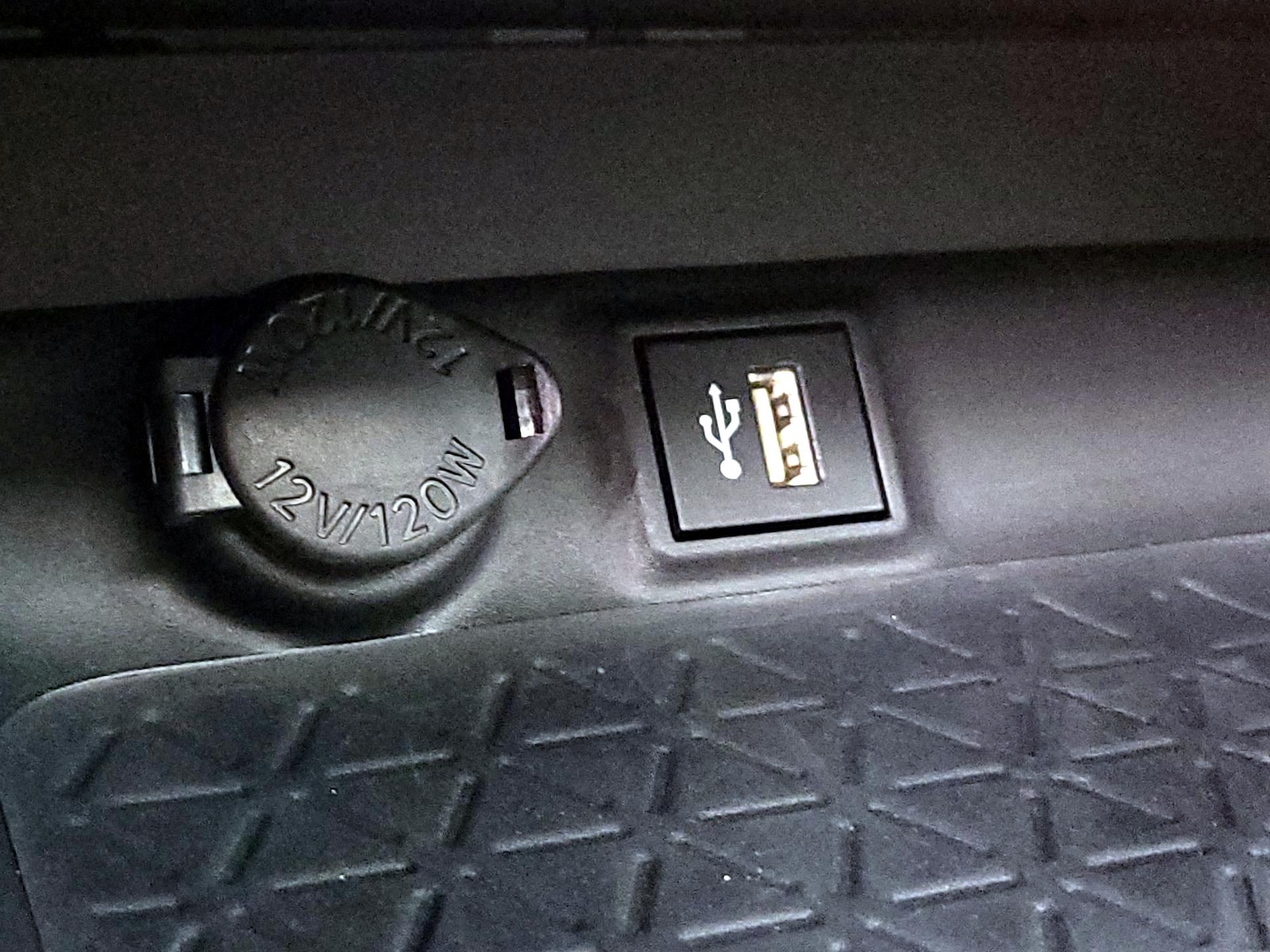 2024 Toyota RAV4 XLE Premium - Photo 19