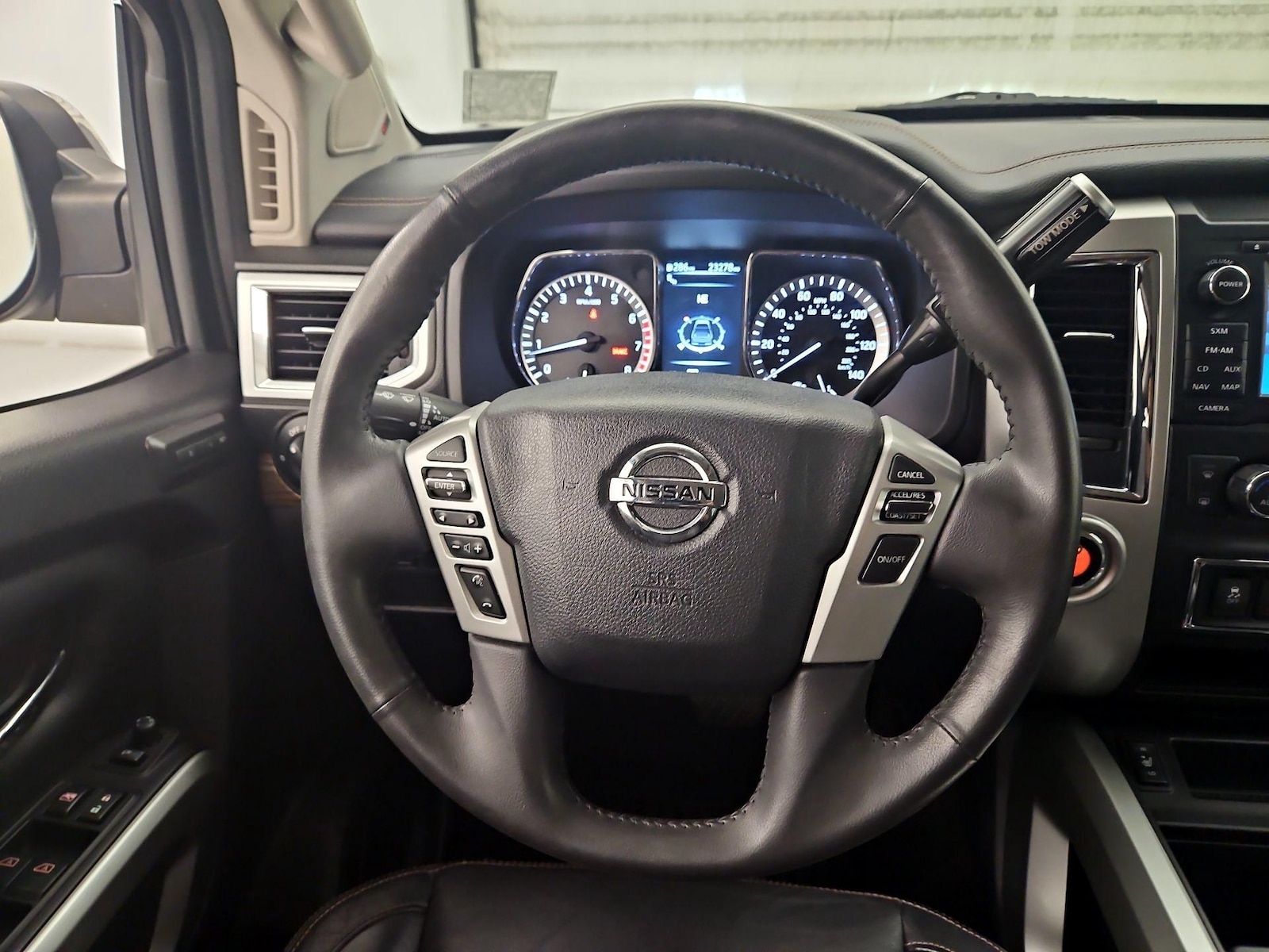 2017 Nissan Titan SL - Photo 11