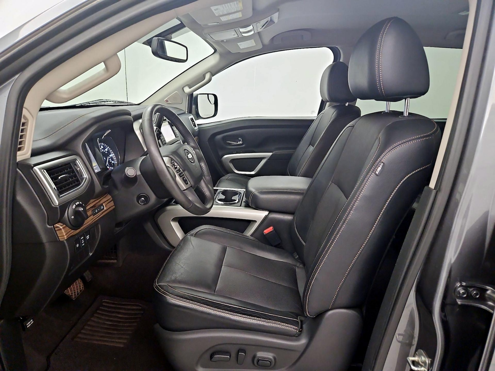 2017 Nissan Titan SL - Photo 12