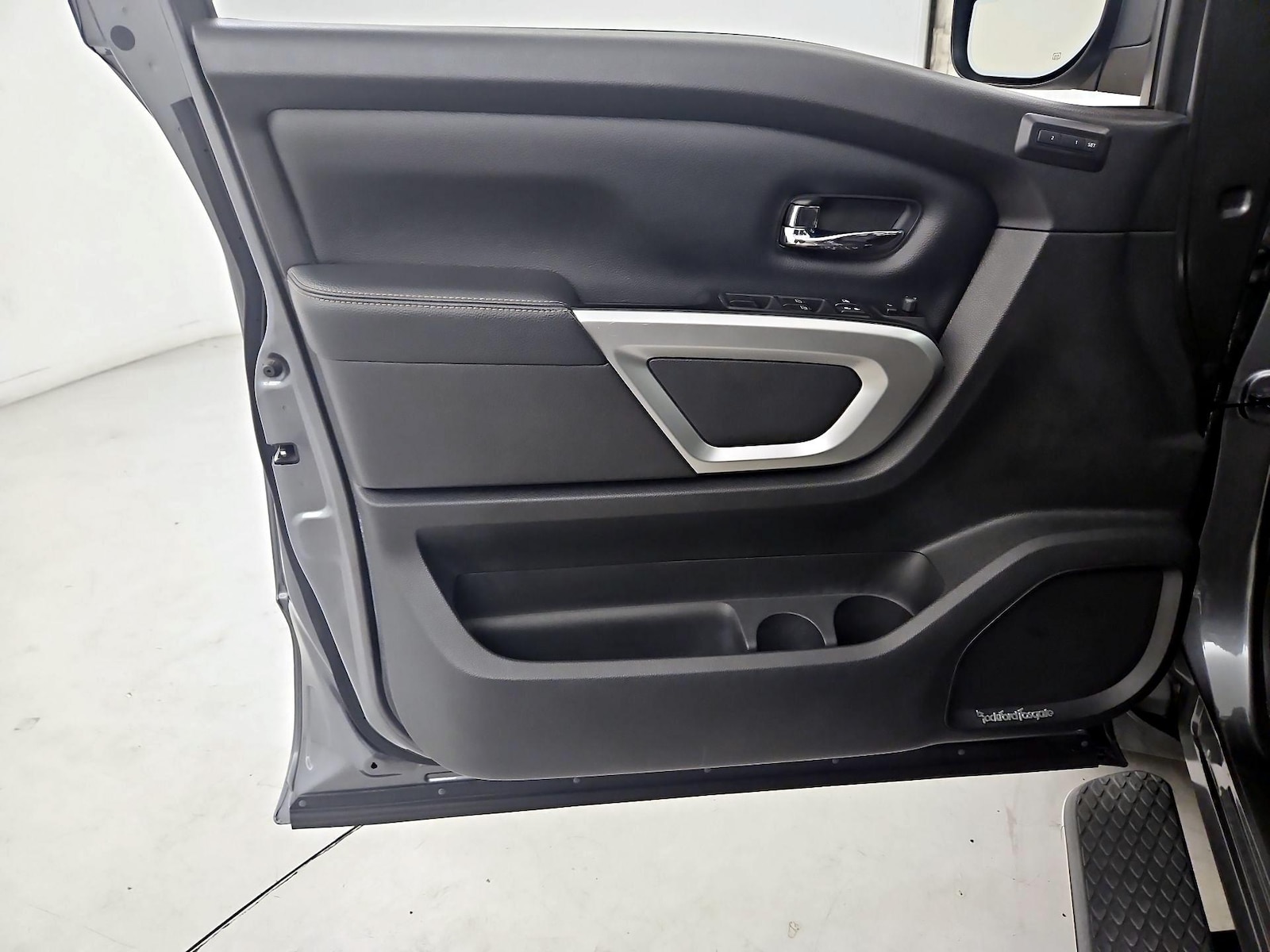2017 Nissan Titan SL - Photo 13
