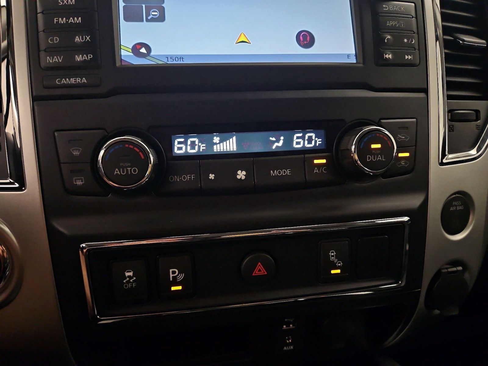 2017 Nissan Titan SL - Photo 18