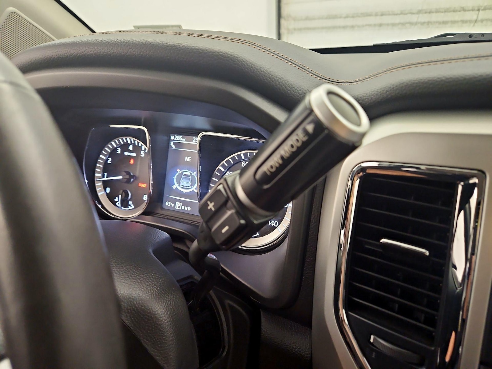 2017 Nissan Titan SL - Photo 19