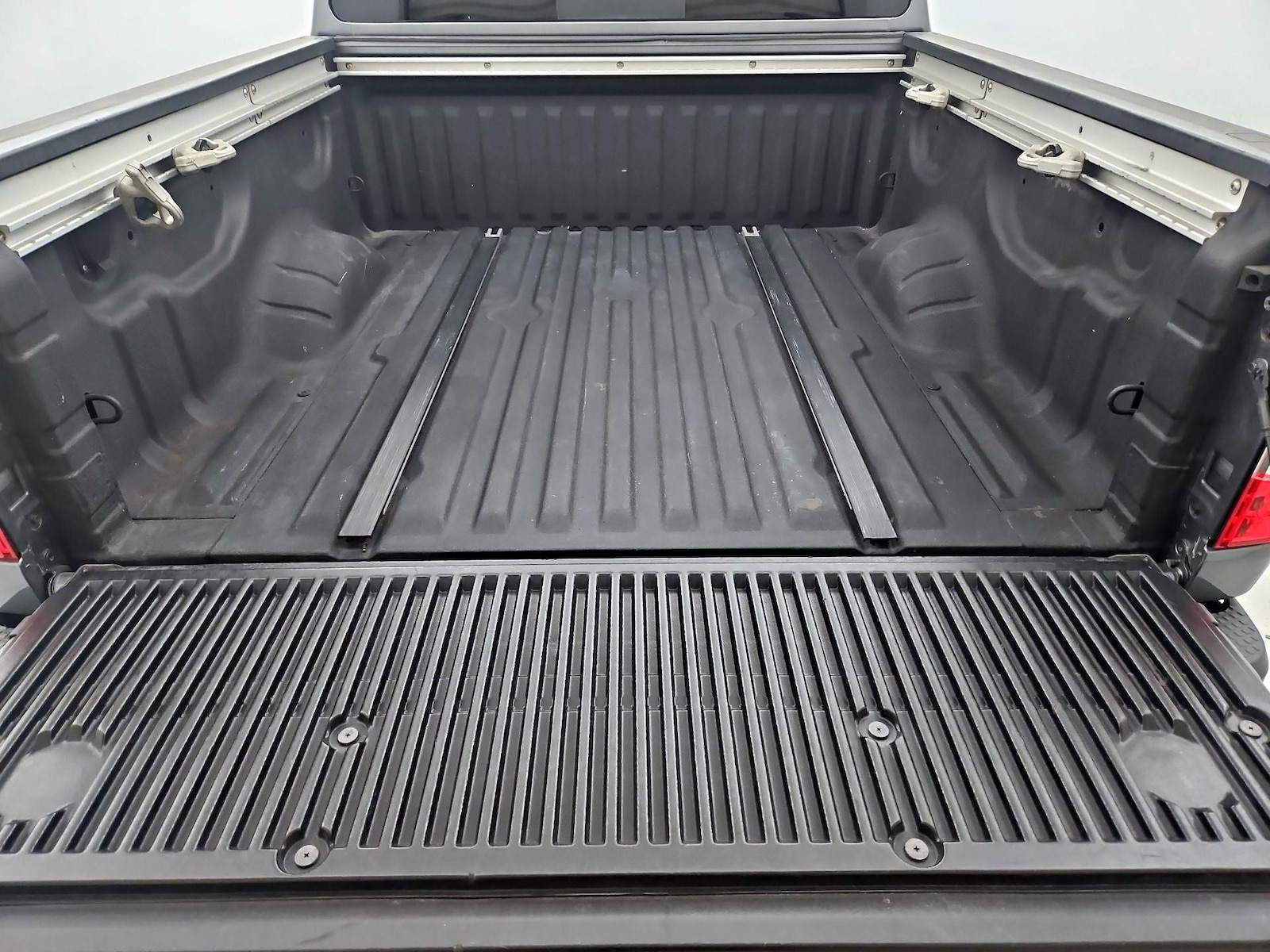 2017 Nissan Titan SL - Photo 22
