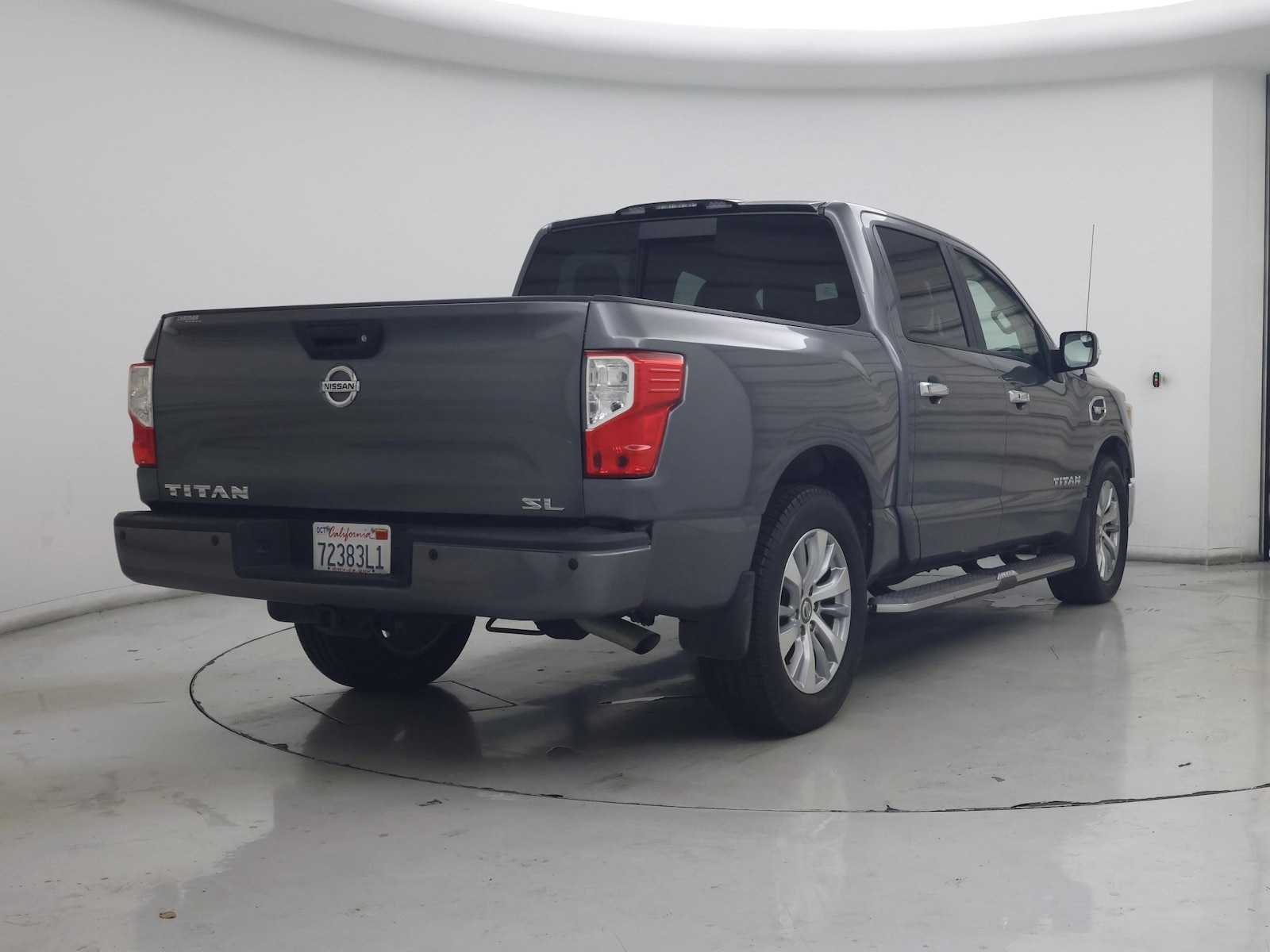 2017 Nissan Titan SL - Photo 9