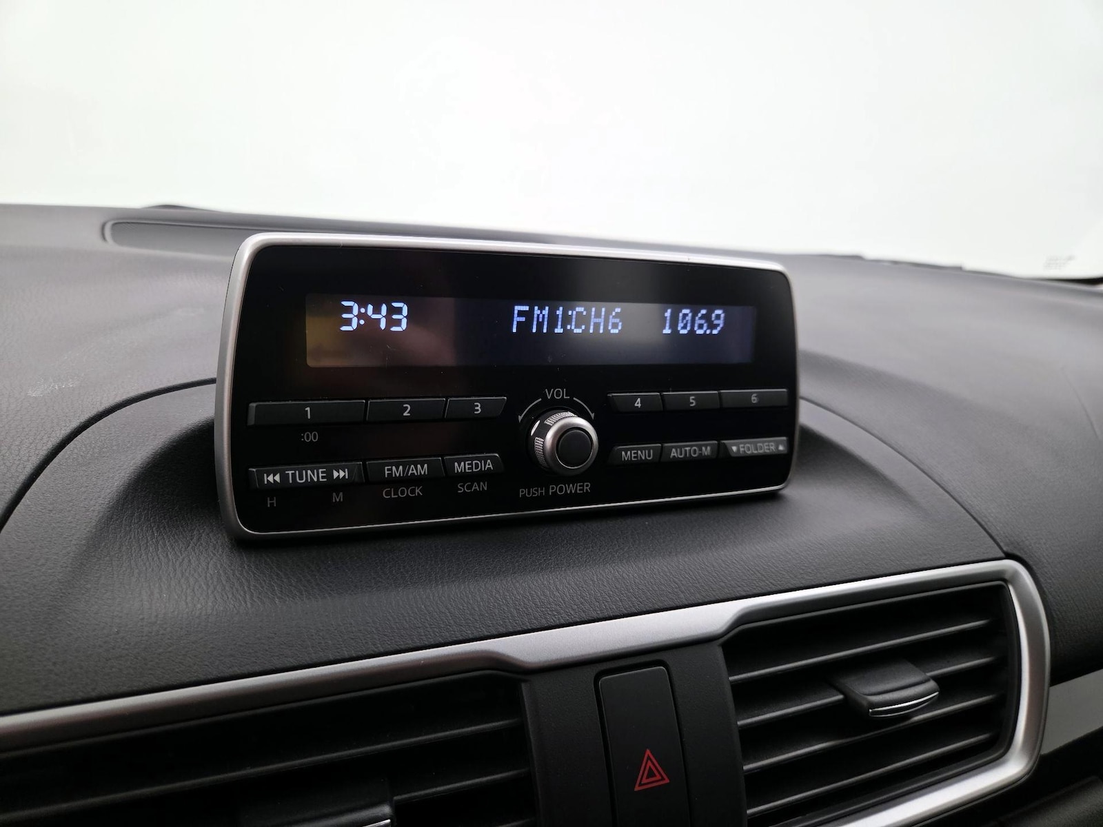 2014 Mazda MAZDA3 i Sport - Photo 15