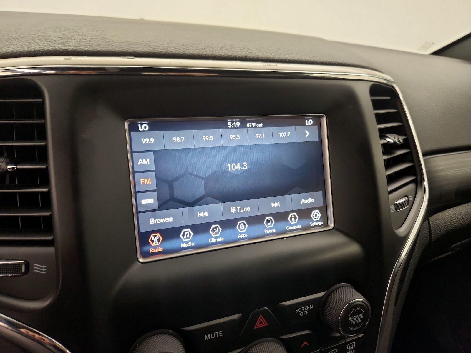 2019 Jeep Grand Cherokee Laredo E - Photo 16