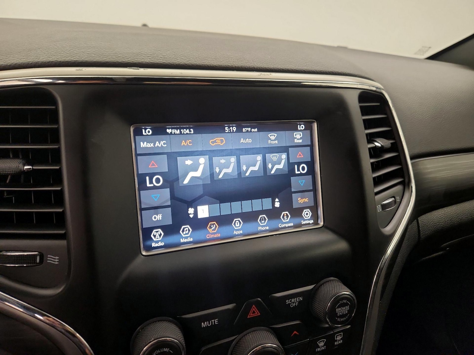 2019 Jeep Grand Cherokee Laredo E - Photo 17