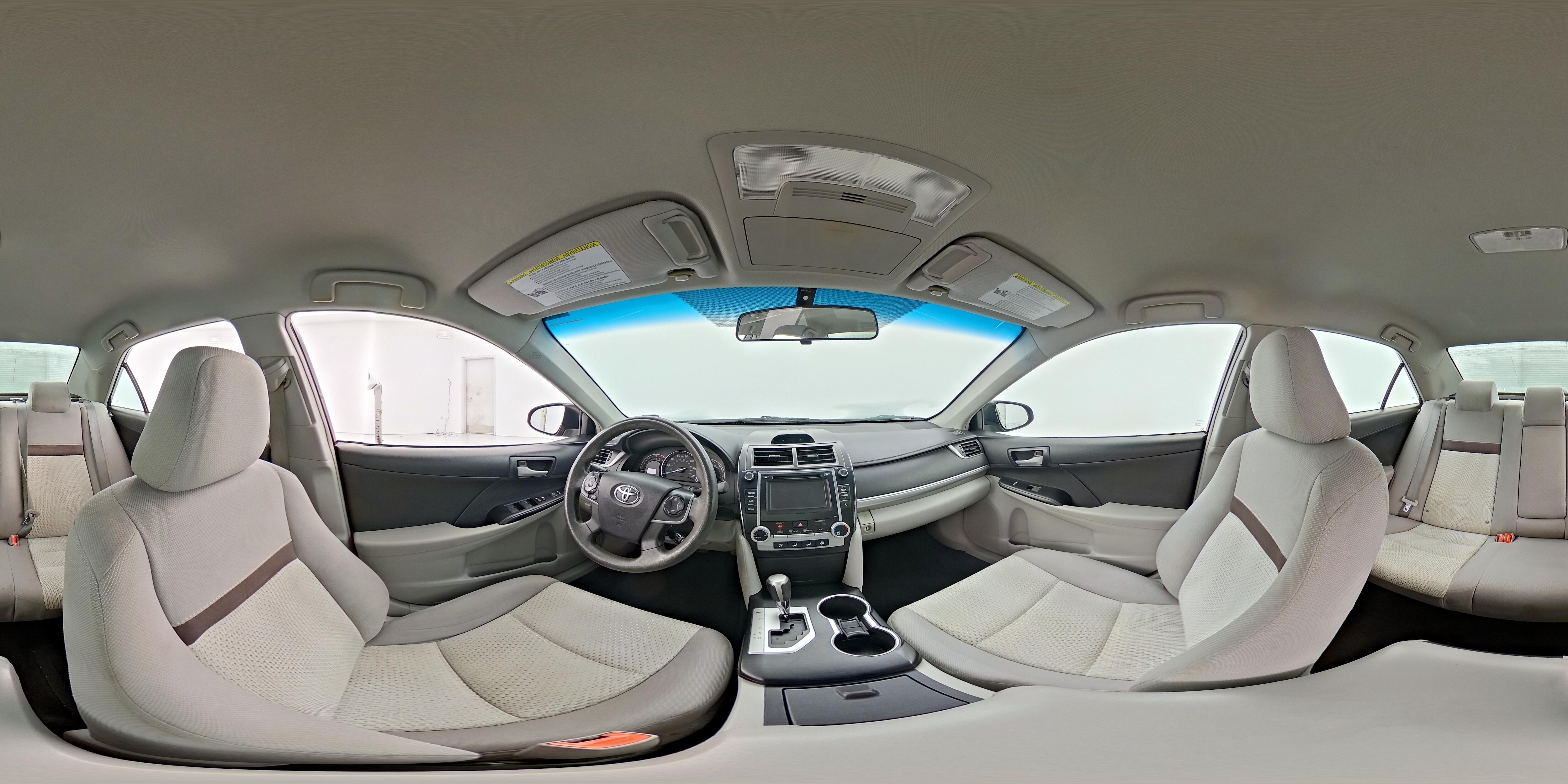 2014 Toyota Camry LE - Photo 24