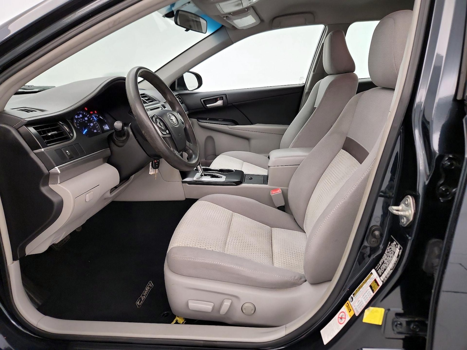 2014 Toyota Camry LE - Photo 12