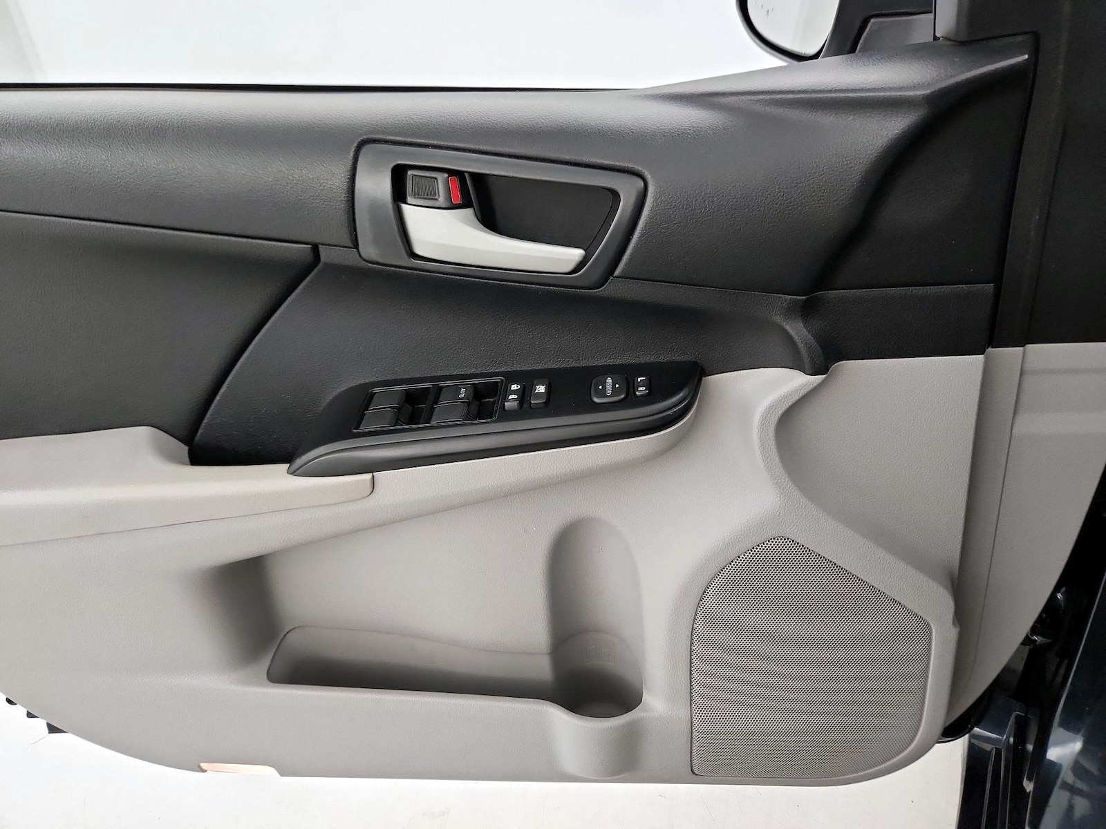 2014 Toyota Camry LE - Photo 13
