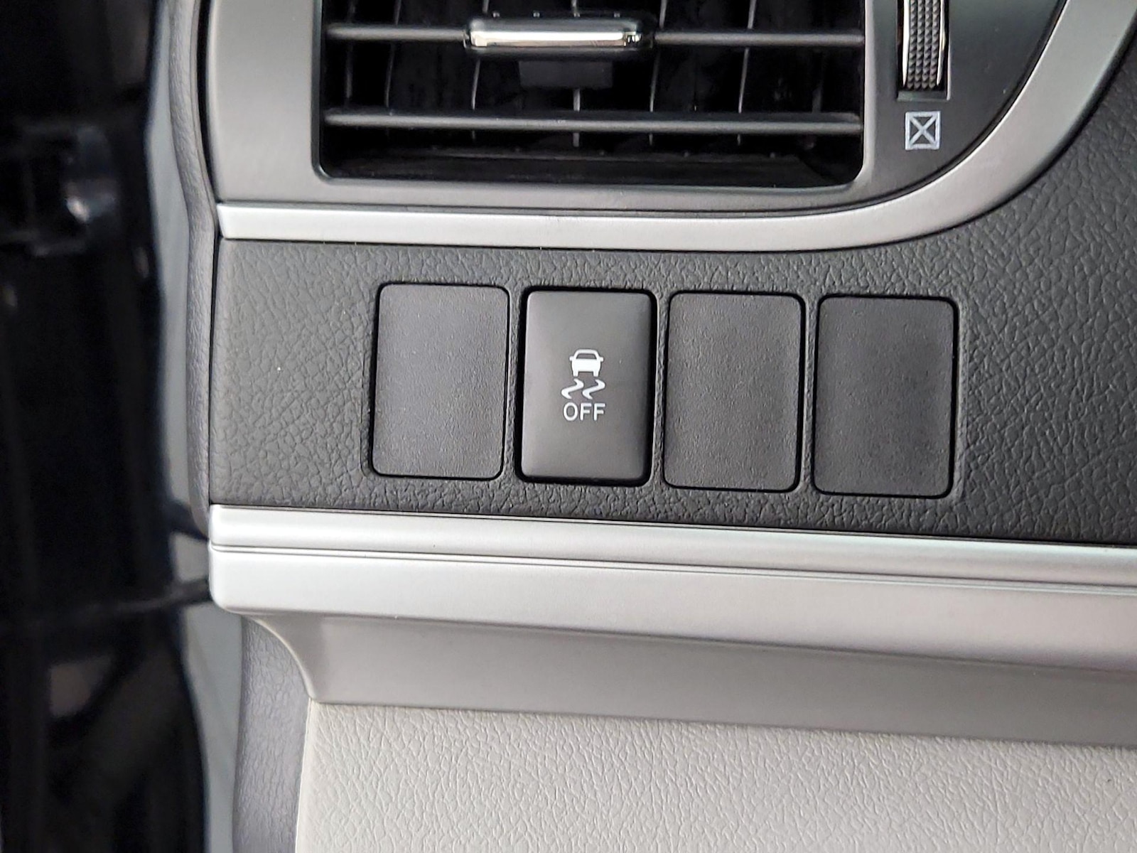 2014 Toyota Camry LE - Photo 14