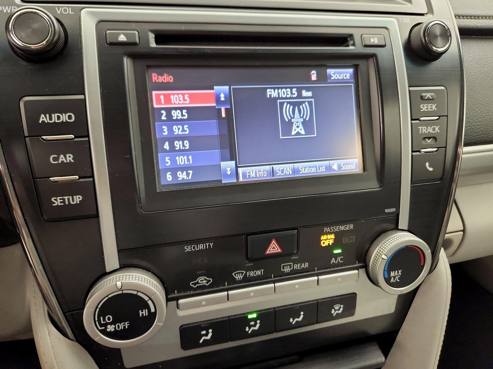 2014 Toyota Camry LE - Photo 16
