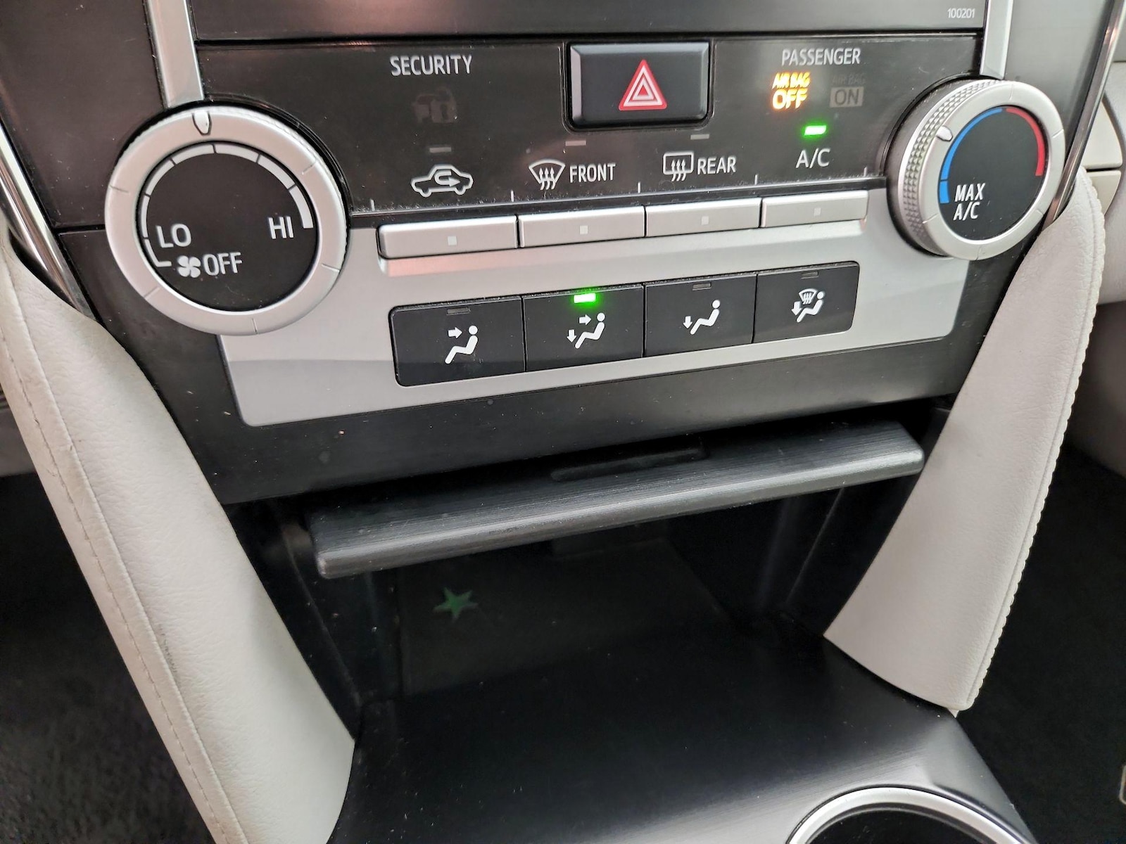 2014 Toyota Camry LE - Photo 17