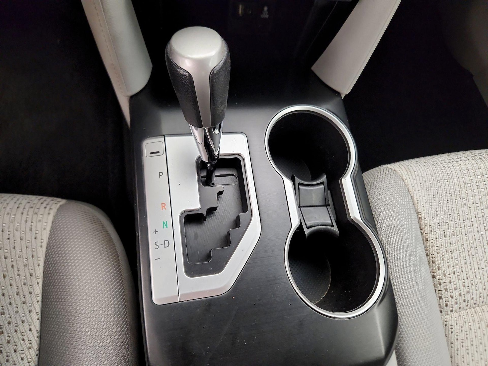 2014 Toyota Camry LE - Photo 19