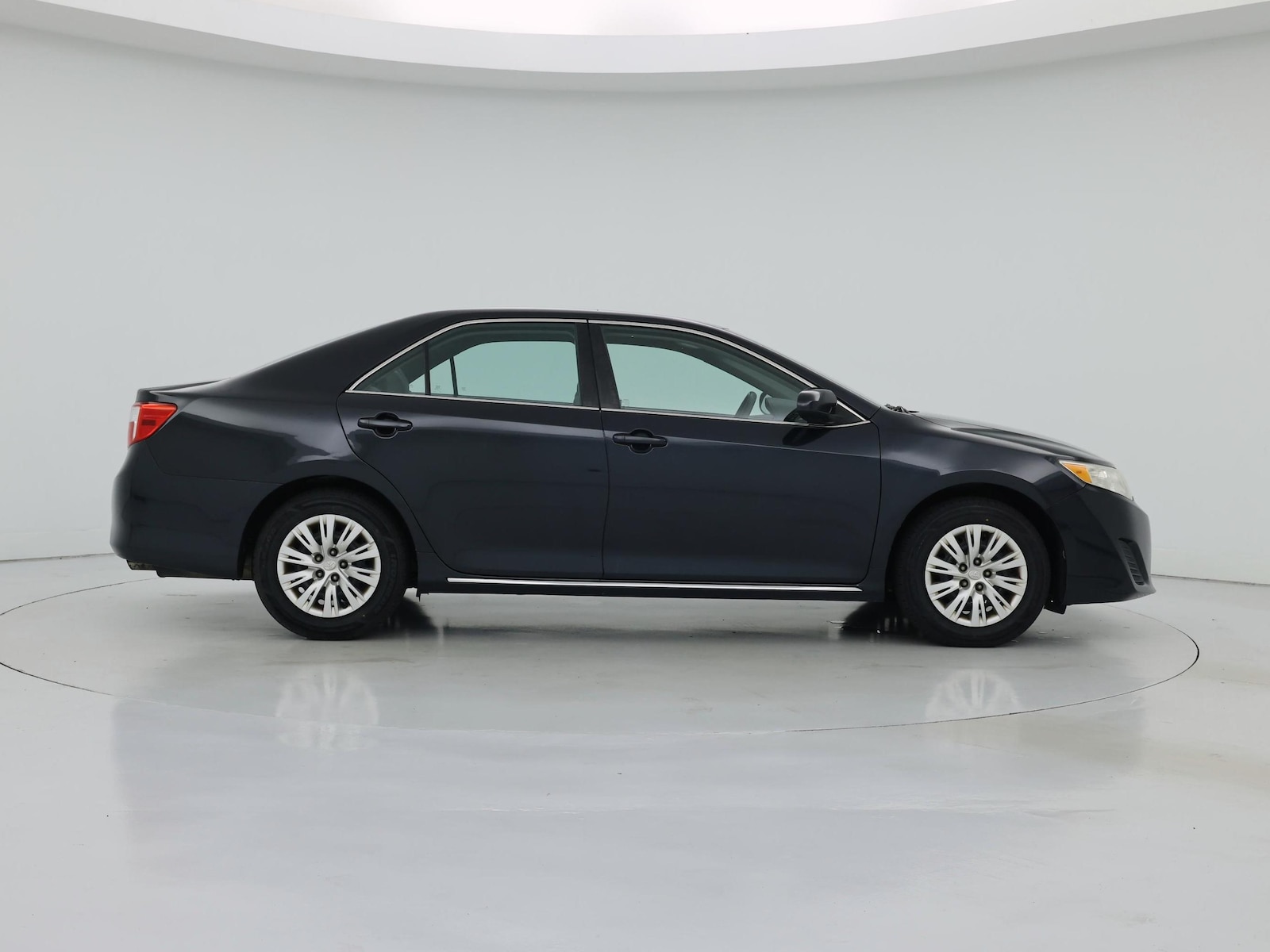 2014 Toyota Camry LE - Photo 8