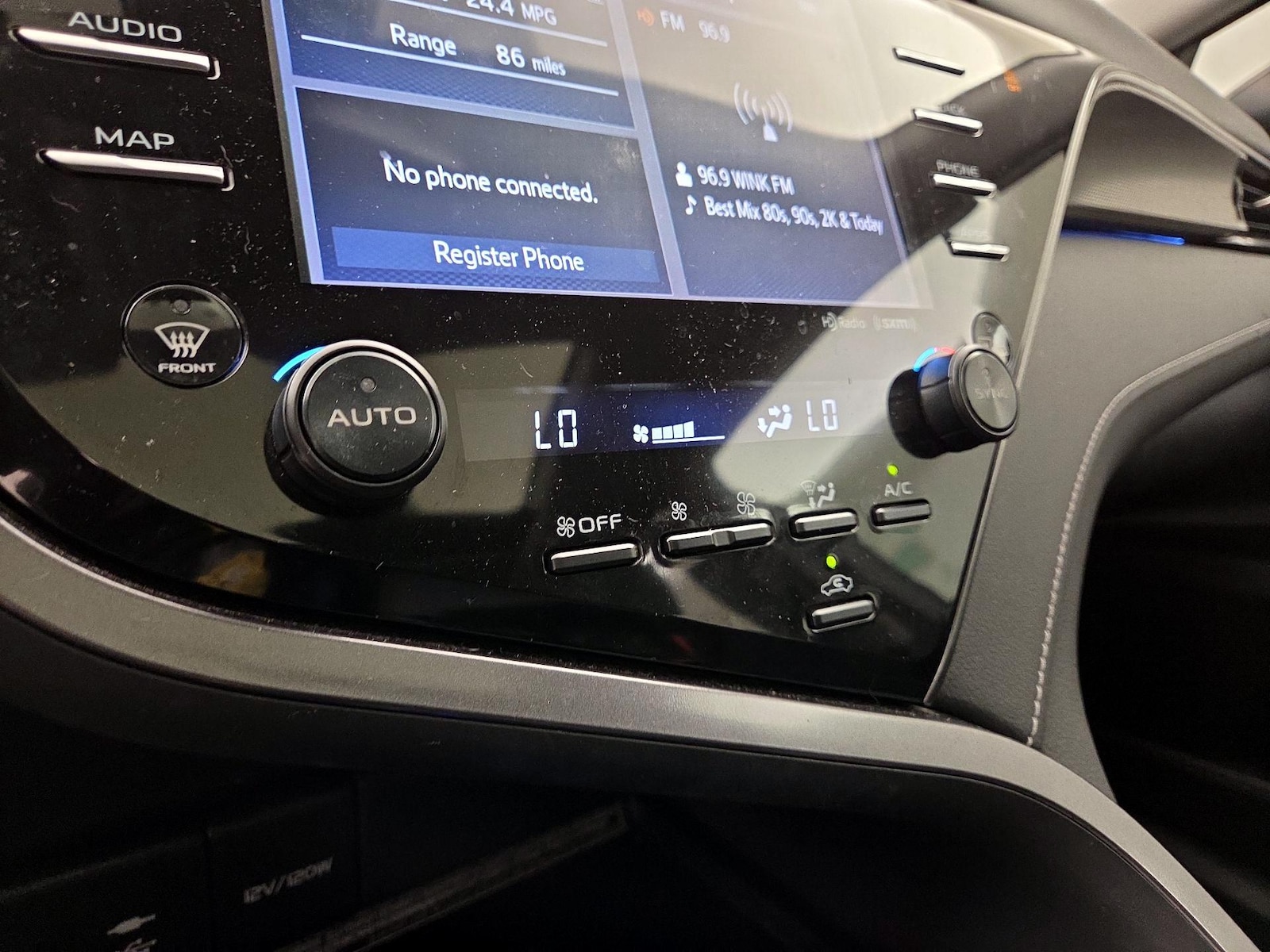 2019 Toyota Camry XSE - Photo 16