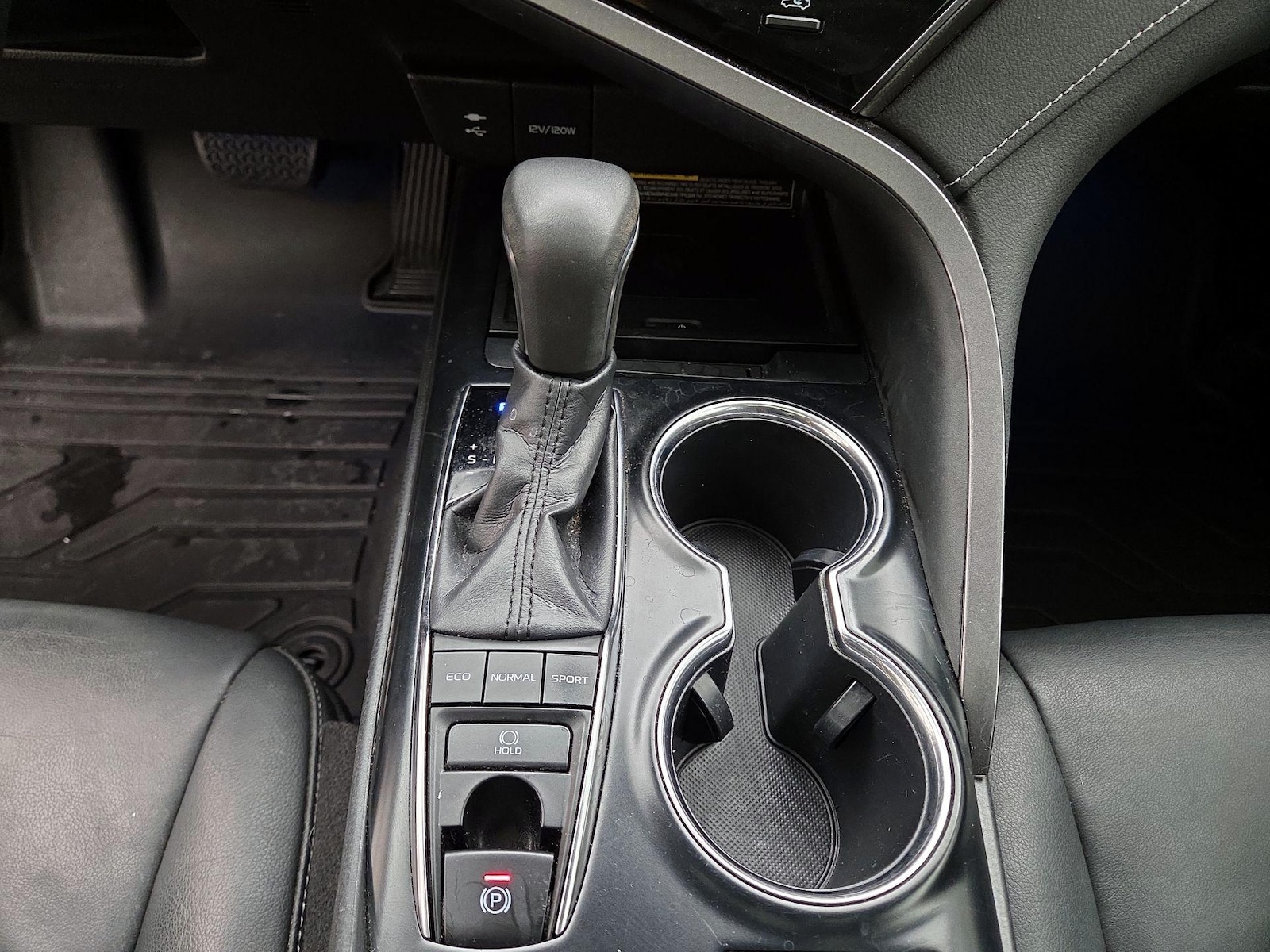 2019 Toyota Camry XSE - Photo 17