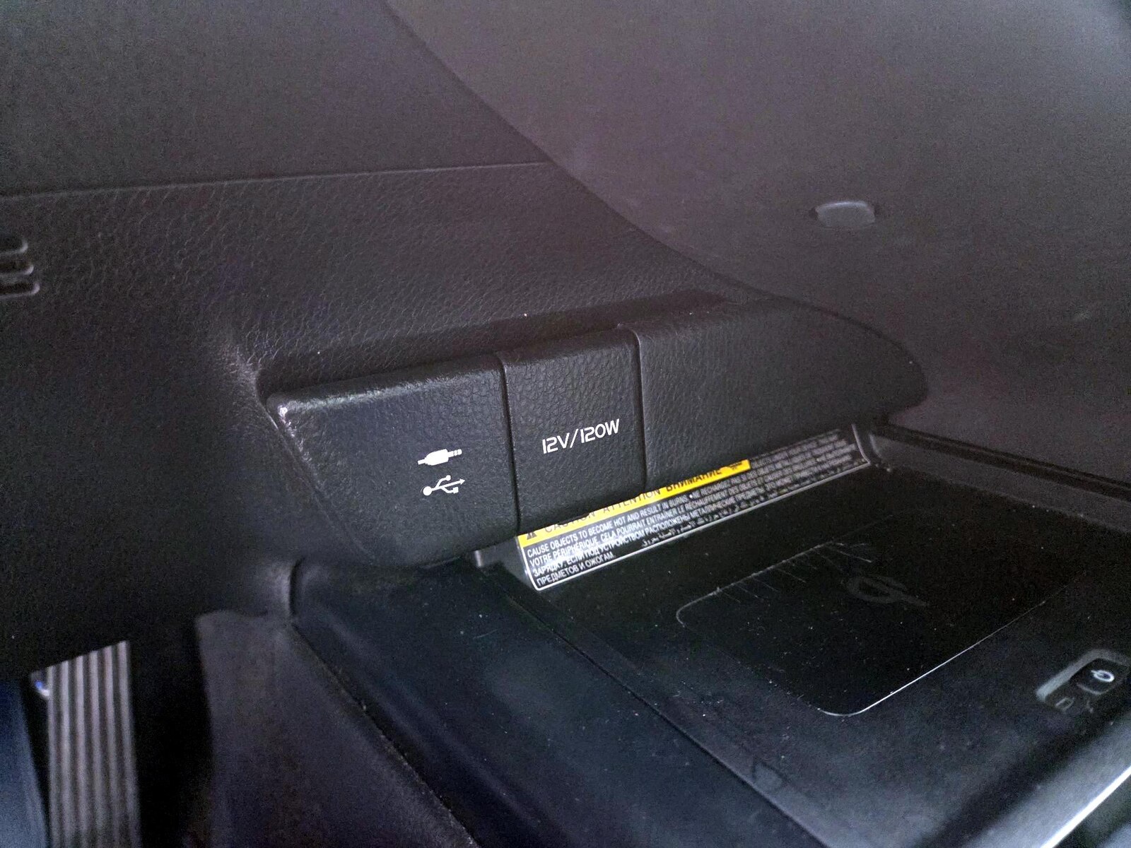 2019 Toyota Camry XSE - Photo 18
