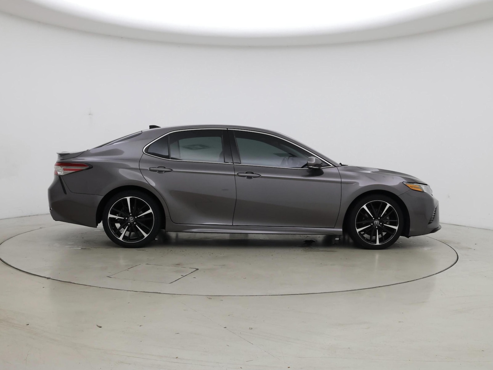 2019 Toyota Camry XSE - Photo 8