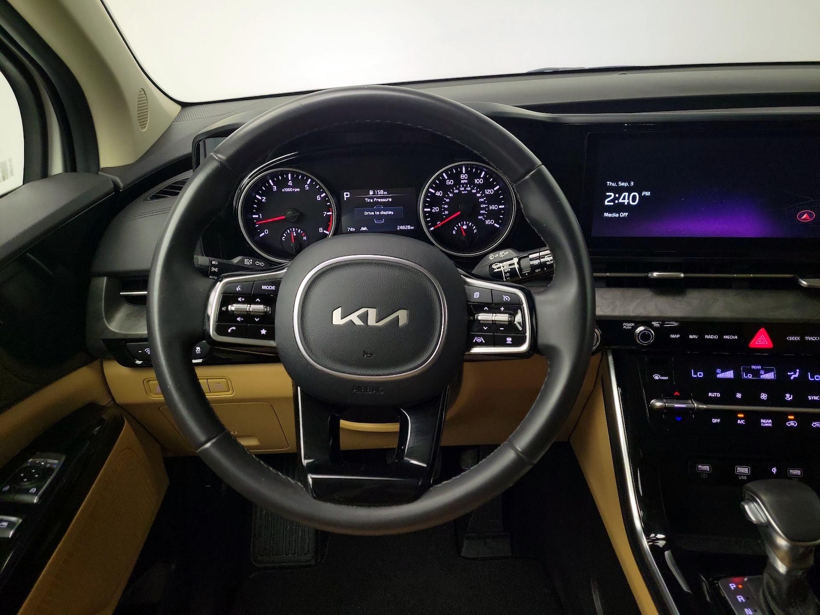 2024 Kia Carnival EX - Photo 11