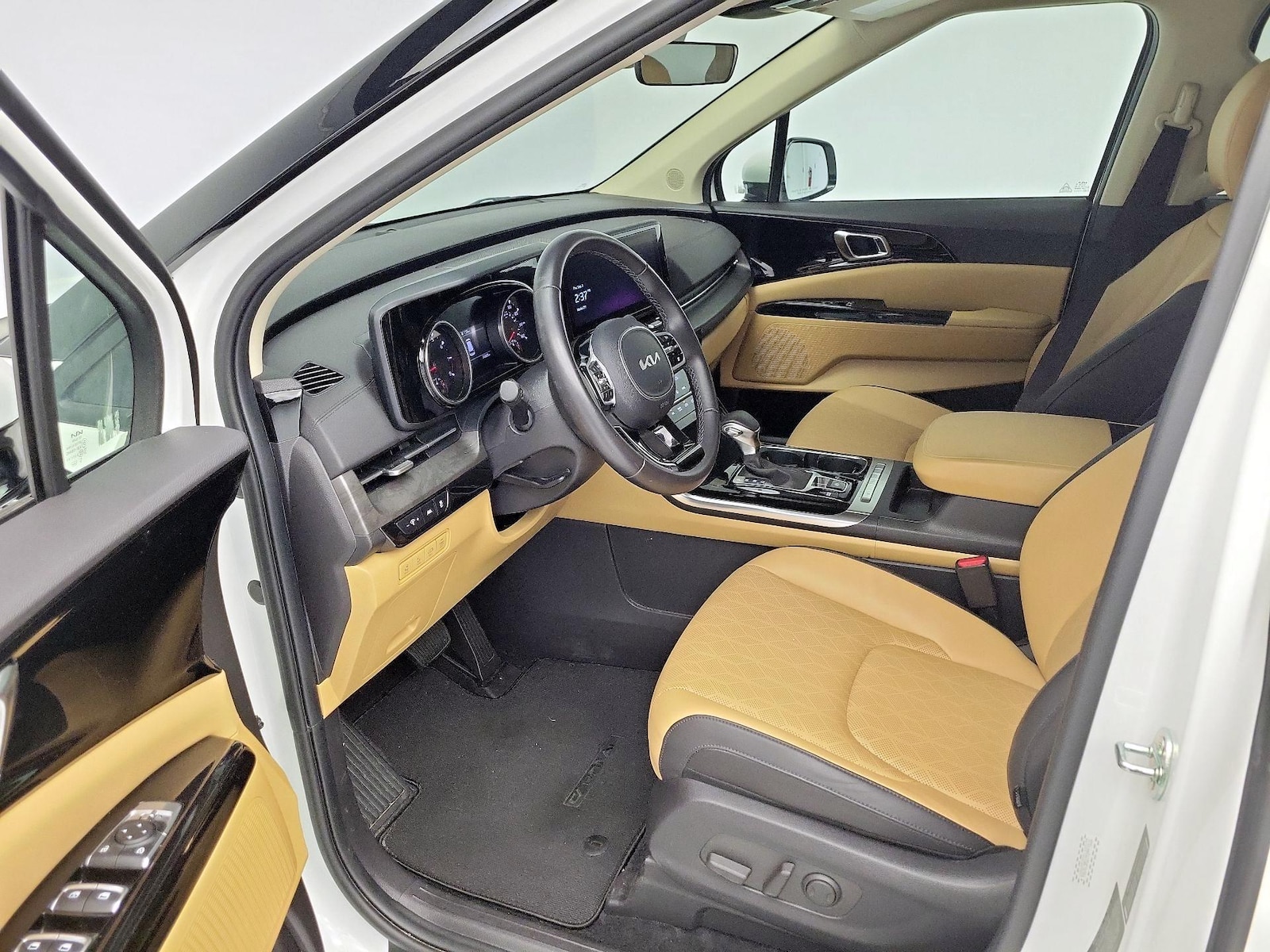 2024 Kia Carnival EX - Photo 12