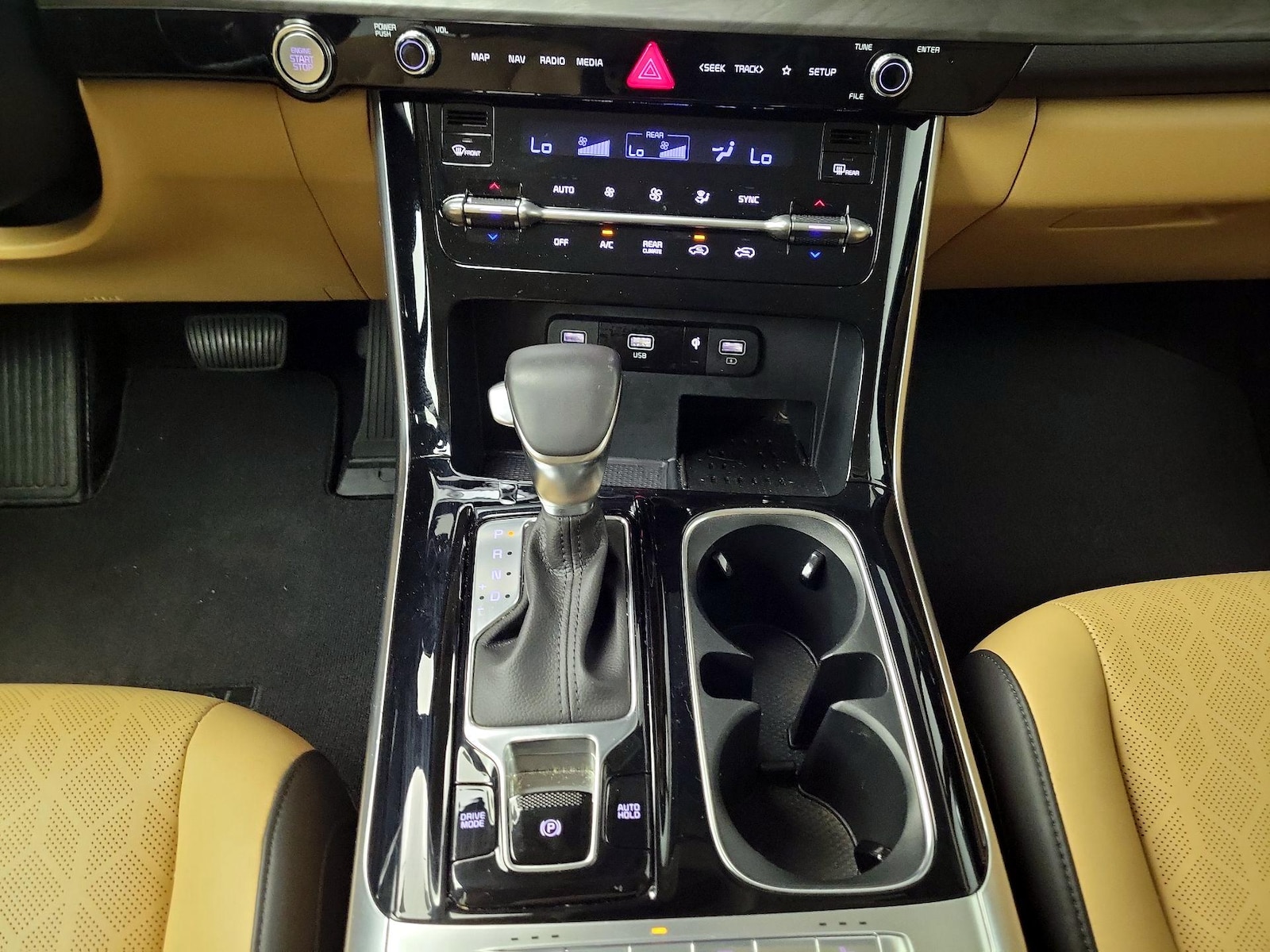 2024 Kia Carnival EX - Photo 19