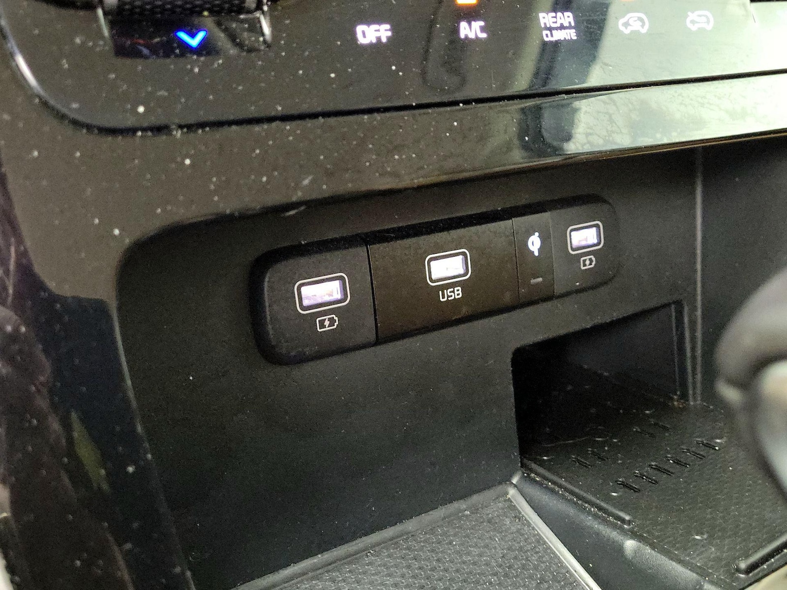 2024 Kia Carnival EX - Photo 20