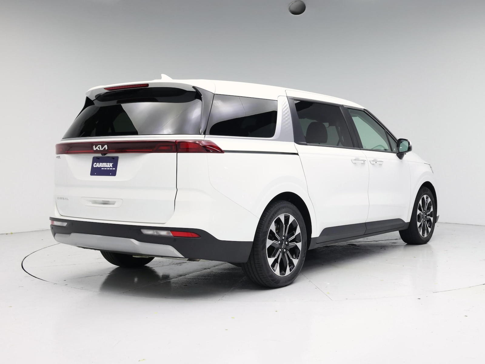 2024 Kia Carnival EX - Photo 9