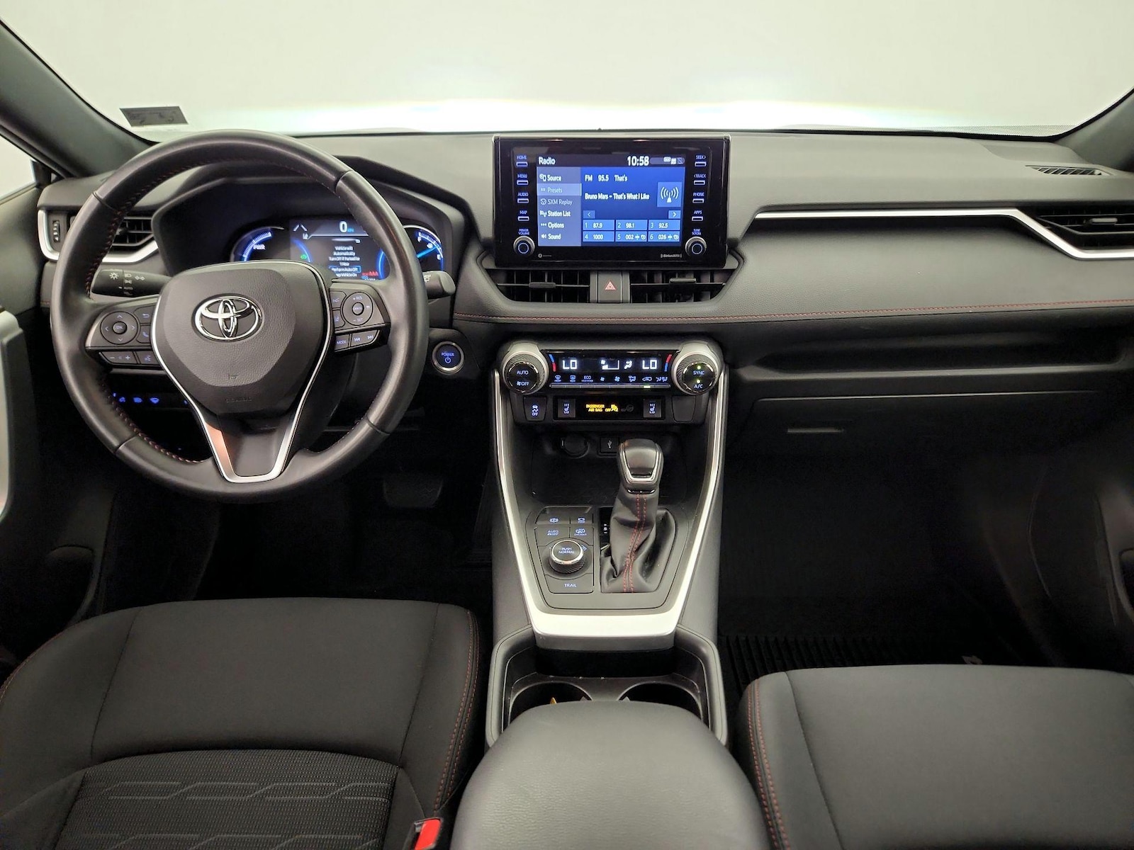 2021 Toyota RAV4 SE - Photo 10