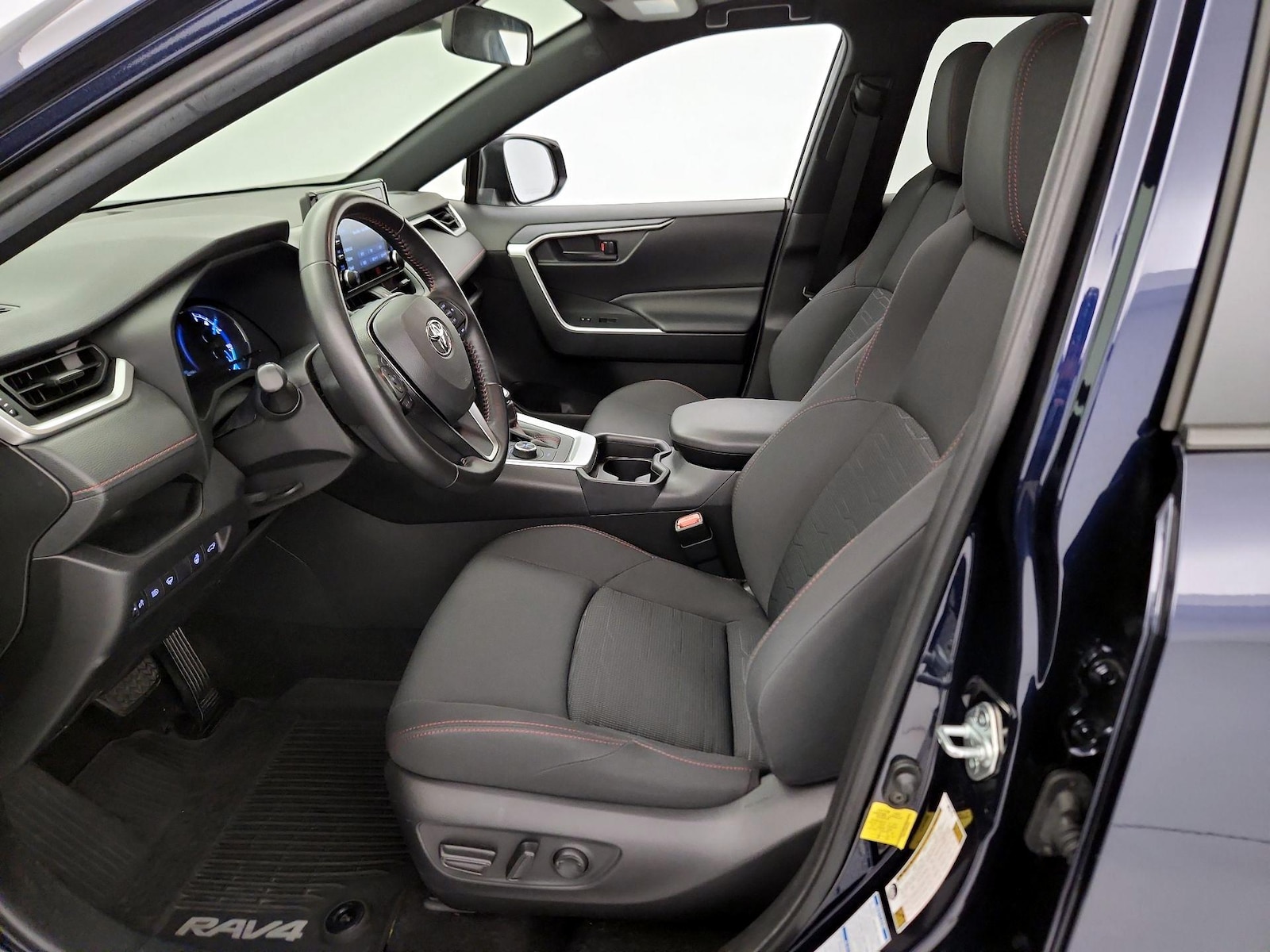 2021 Toyota RAV4 SE - Photo 12