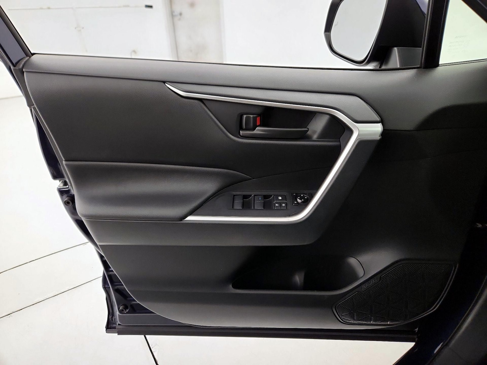 2021 Toyota RAV4 SE - Photo 13