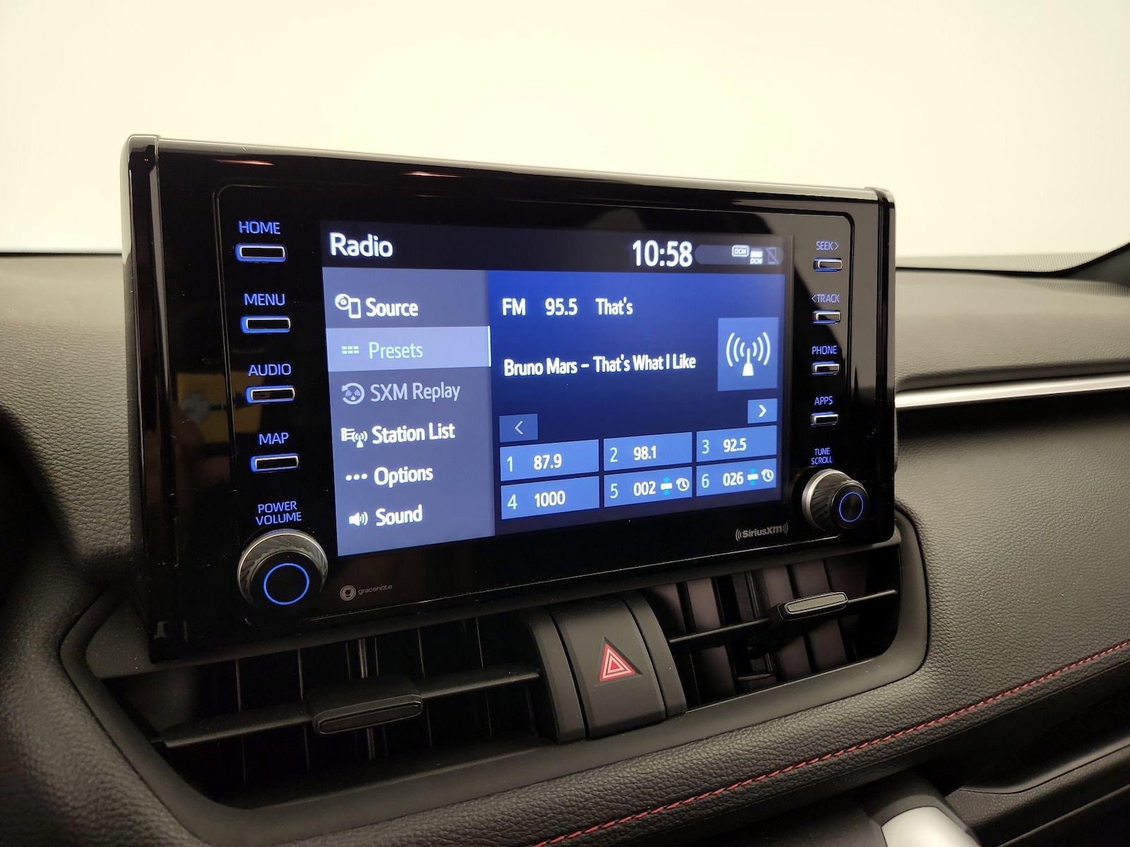 2021 Toyota RAV4 SE - Photo 16