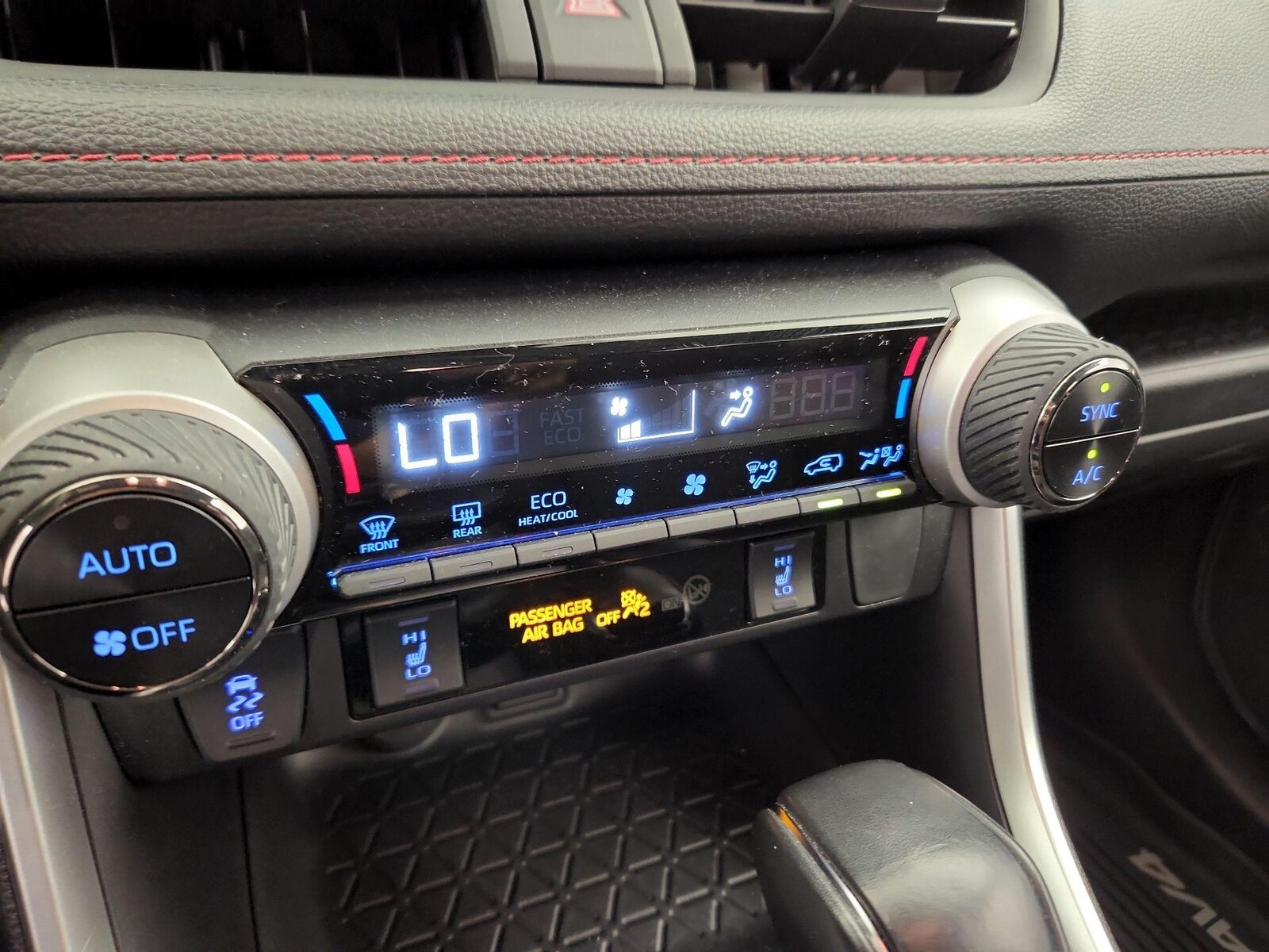 2021 Toyota RAV4 SE - Photo 17